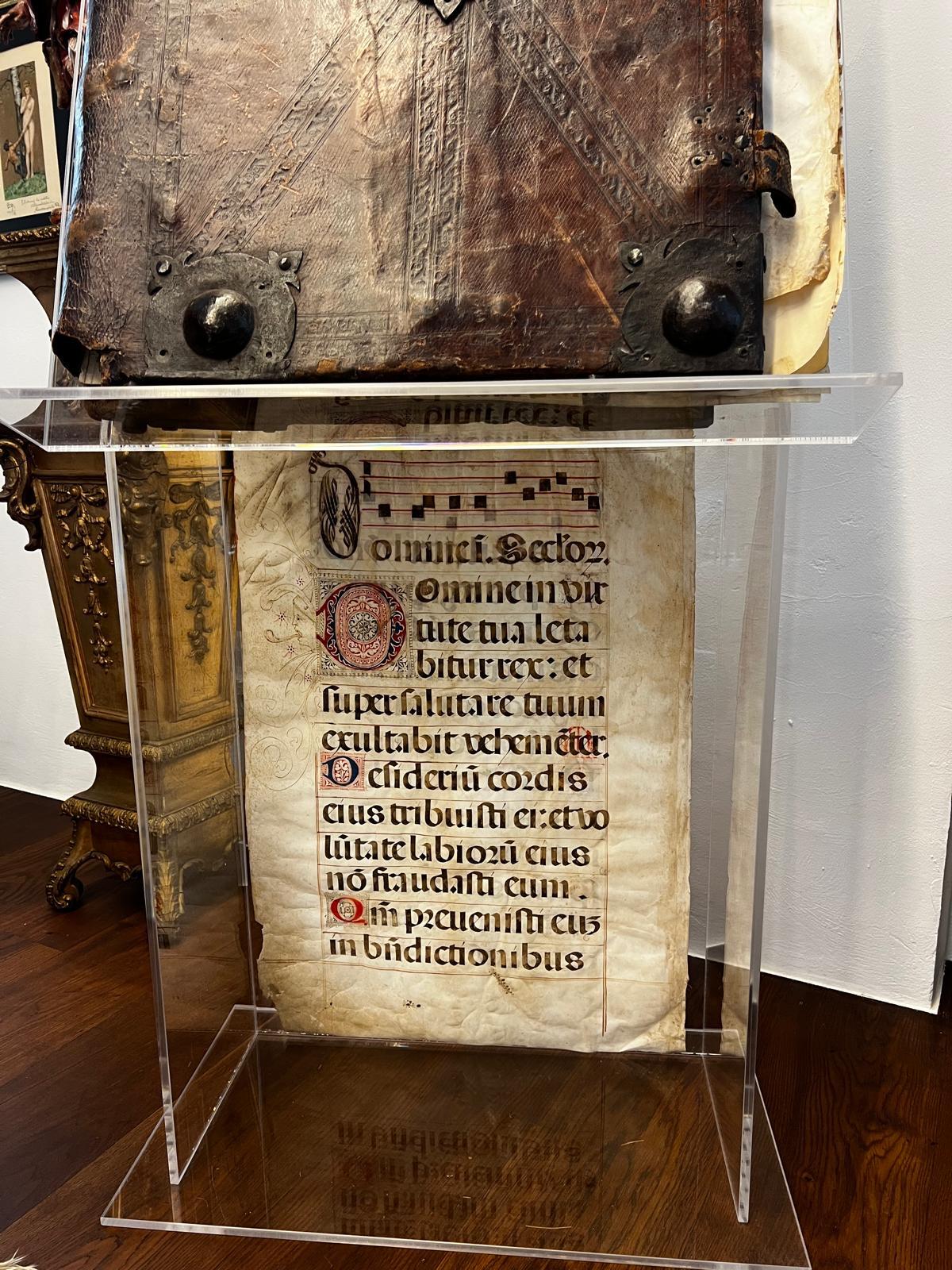 Reliure ancienne extrêmement rare d'un grand livre d'abbaye antiphonique du 13e siècle en vente 5