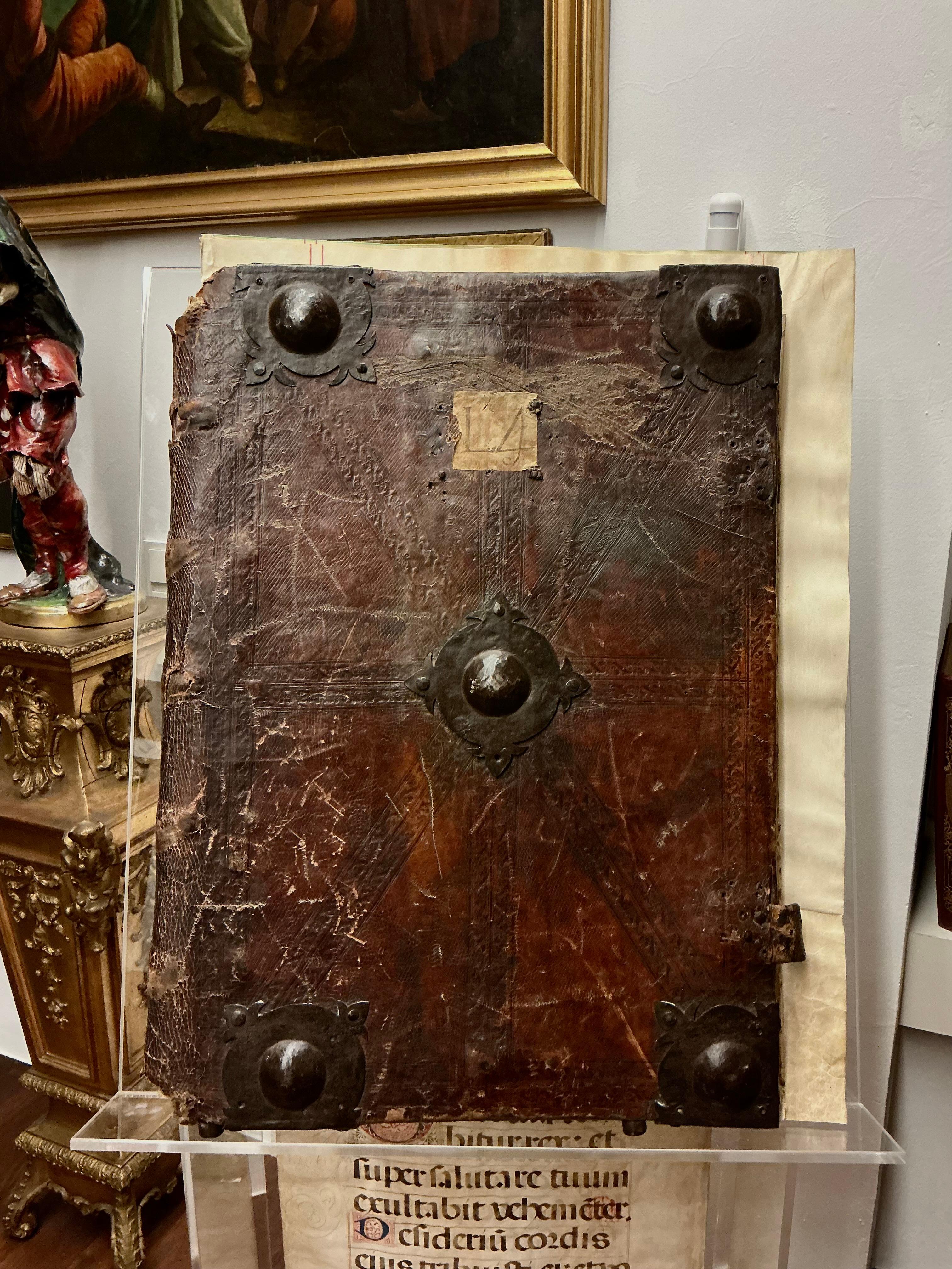 Reliure ancienne extrêmement rare d'un grand livre d'abbaye antiphonique du 13e siècle en vente 10