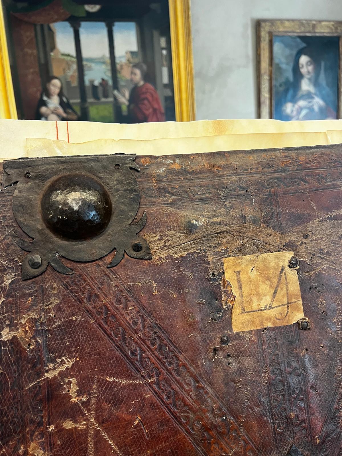 Gothique Reliure ancienne extrêmement rare d'un grand livre d'abbaye antiphonique du 13e siècle en vente