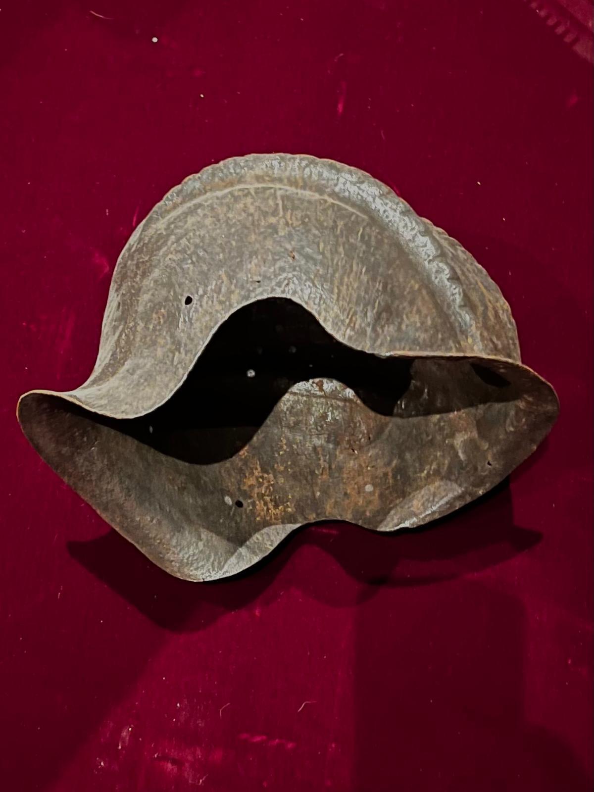 Renaissance Antique Extrêmement rare Triple-Combed Burgonet Helmet Ca 1540 Italy en vente