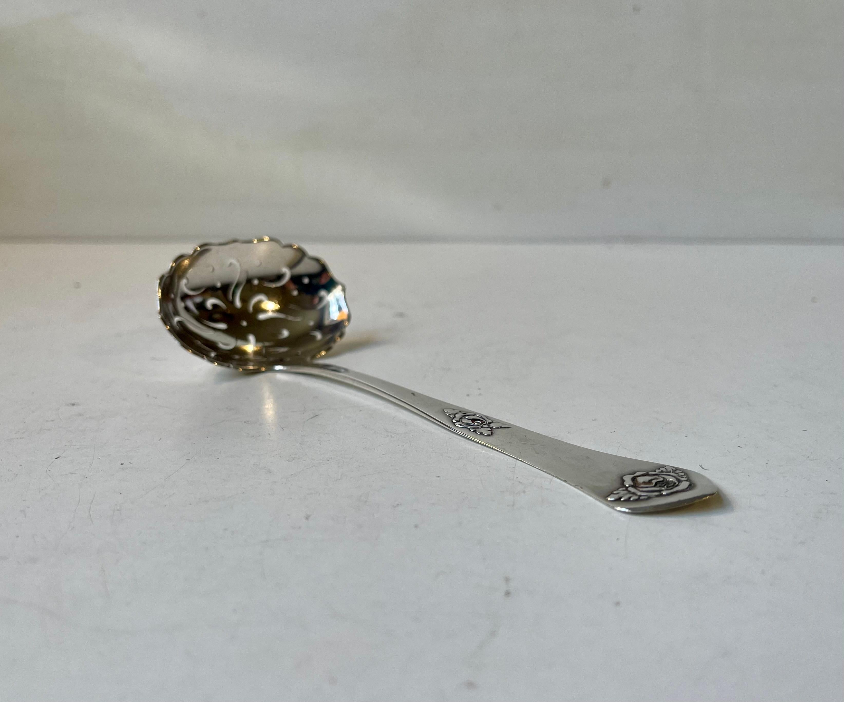 Antiguo F. J. Hingelberg Cuchara para espolvorear azúcar de fresa en plata de ley en Bueno estado para la venta en Esbjerg, DK