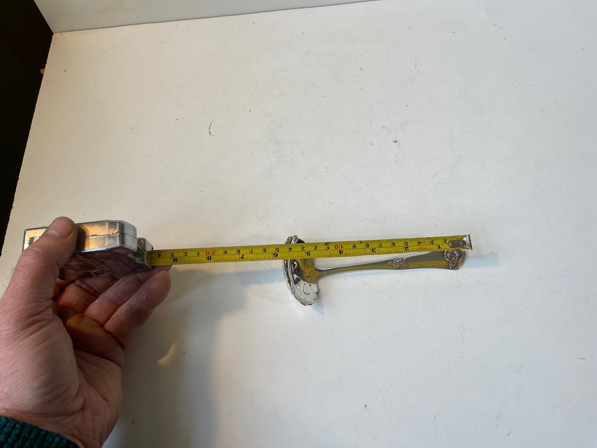 Antiguo F. J. Hingelberg Cuchara para espolvorear azúcar de fresa en plata de ley en venta 2