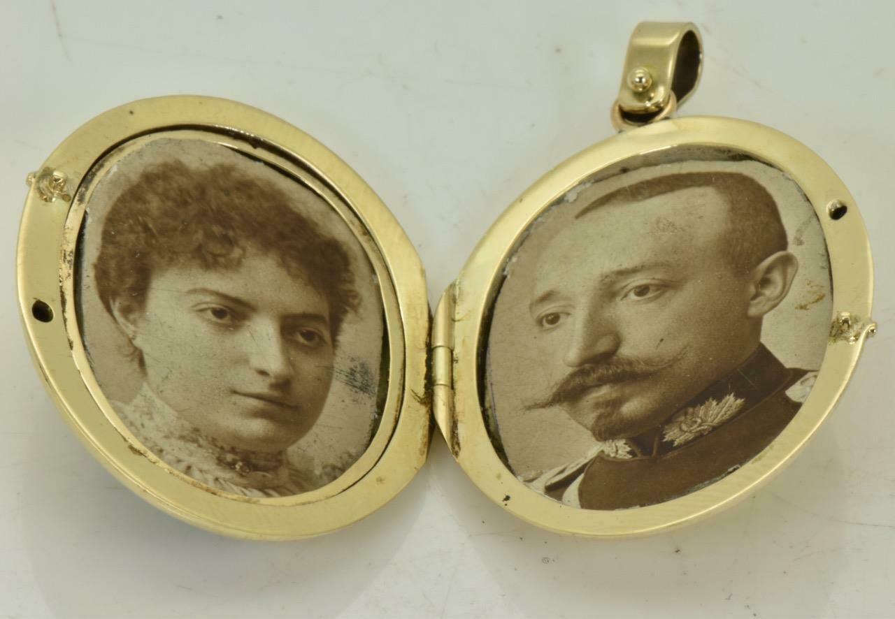Antique Faberge Imperial Russian 14k Gold Locket Pendent with Enamel, for Easter In Excellent Condition For Sale In Houston, TX