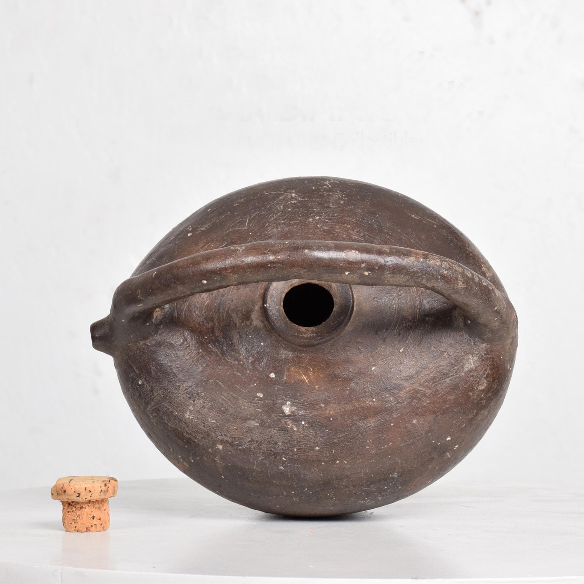 Vase à huile antique en poterie française faite à la main du 19e siècle 2