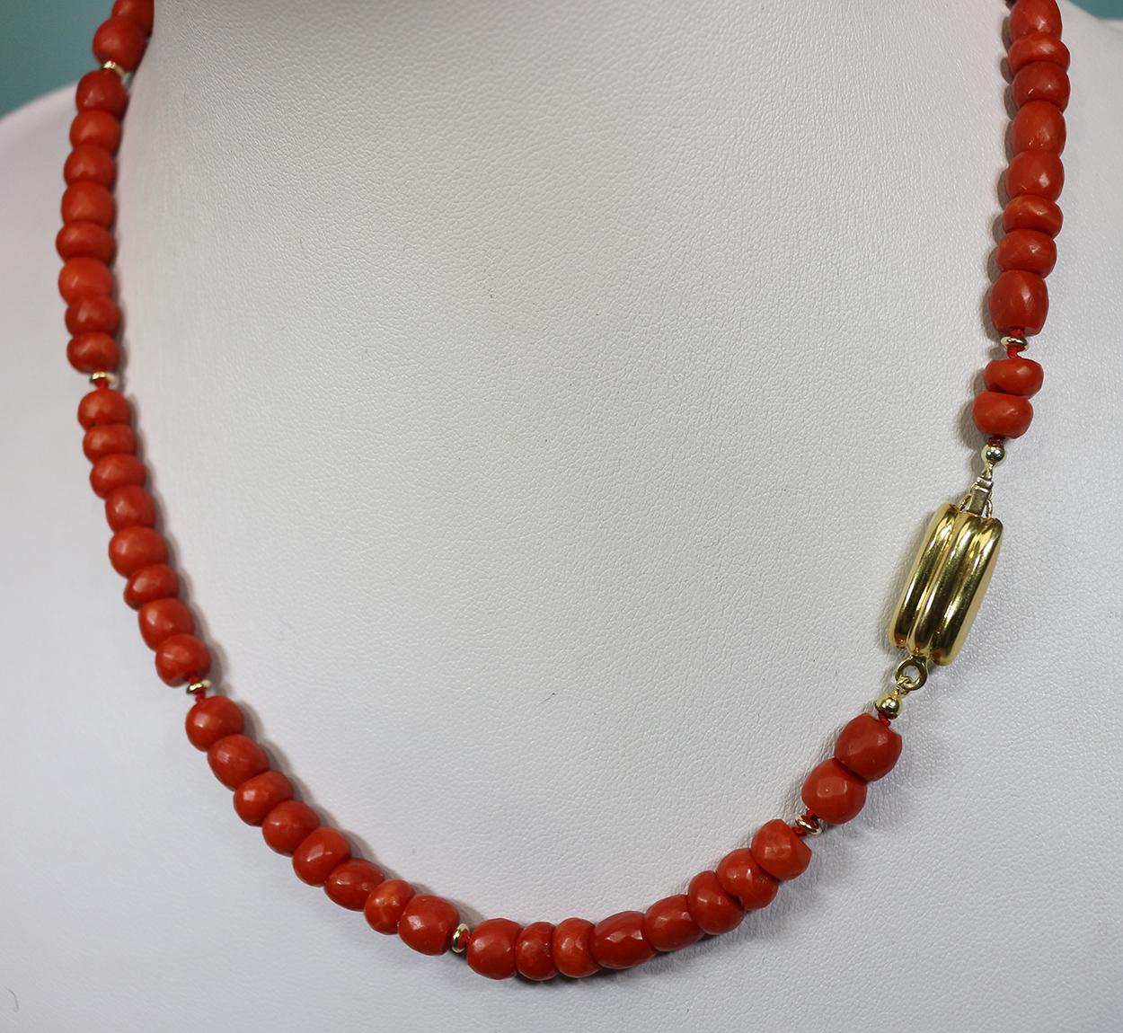 The antique Sardegna coral necklace from Italy consists of 79 cut and faceted corals. The chain was newly laced up for safety reasons and loosened up with small gold lenses.

The original old clasp is stamped with 750. 

Length: 49 cm
Diameter Ø of