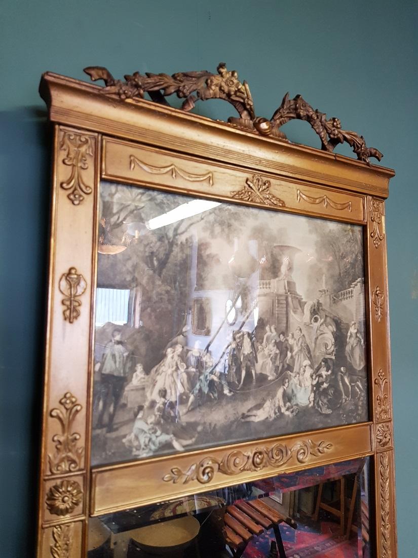 Antique faceted mirror in gilded neoclassical plaster frame with old print behind glass, this is in a reasonable condition with some small defects around it and there is again in the mirror. Originating from the end of the 19th century and beginning
