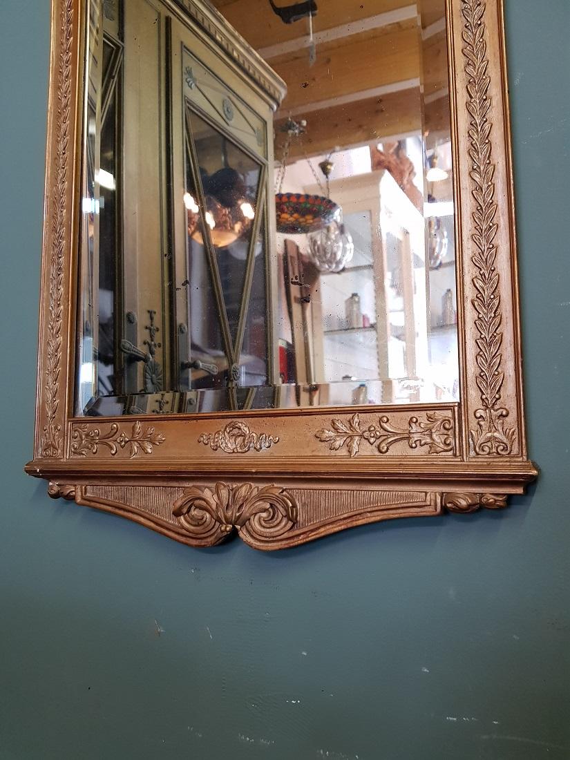 Antique Faceted Mirror in a Gilded Neoclassical Plaster Frame In Fair Condition For Sale In Raalte, NL