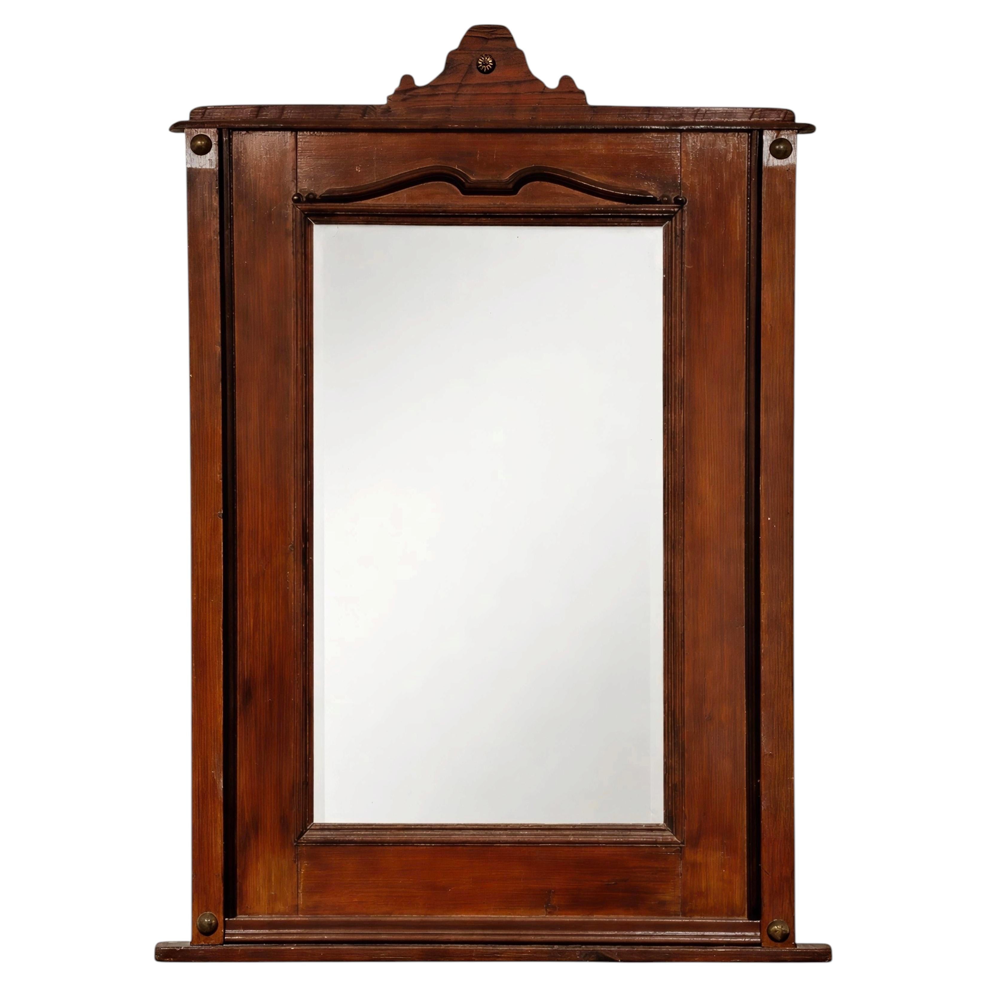 Antique Mirror da parete sfaccettato in noce e accenti in ottone, Italia, 1900