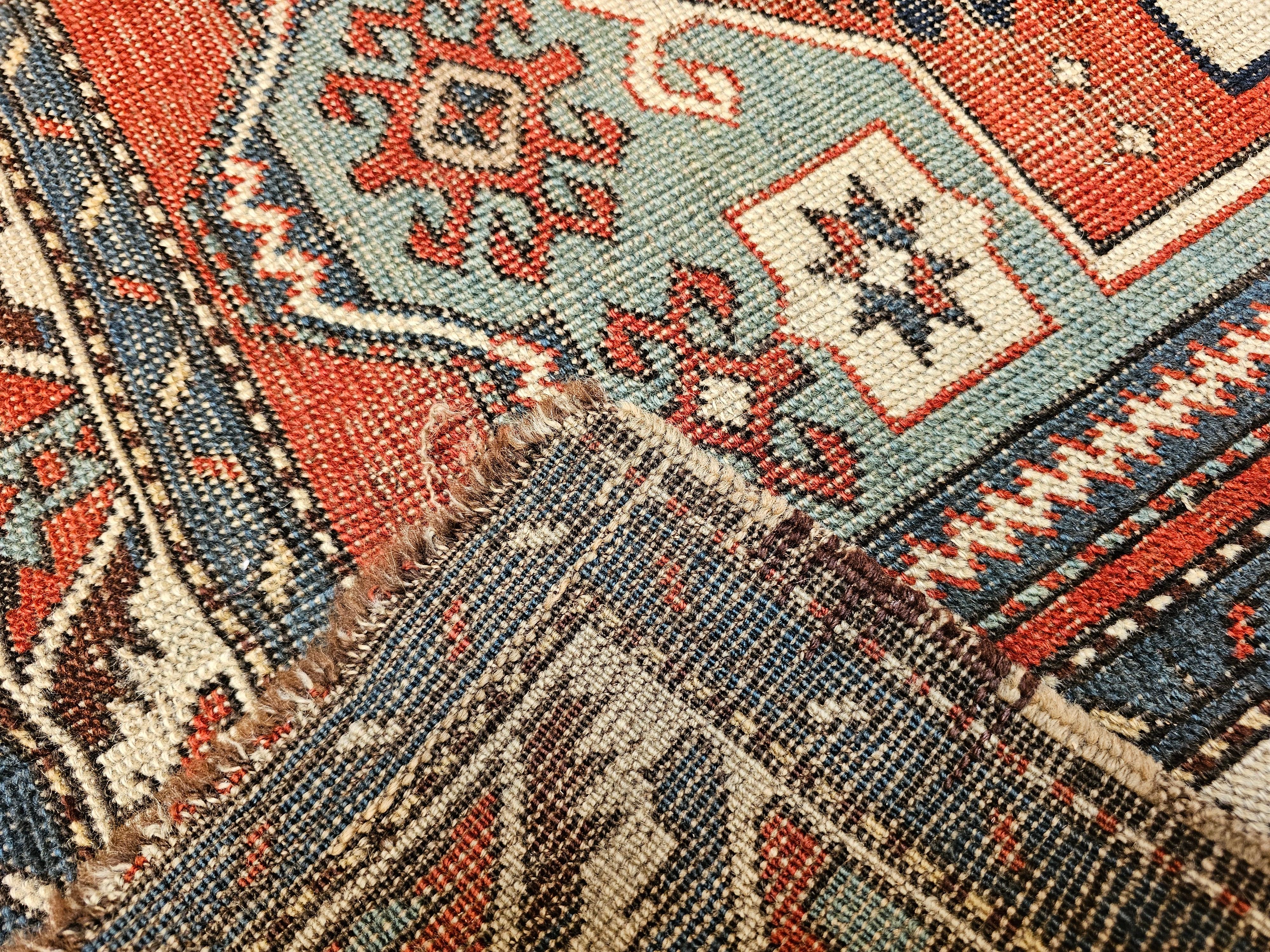 Antiker Fachralo Kazak Teppich in Rot, Salbei Grün, Elfenbein, Blau im Angebot 3