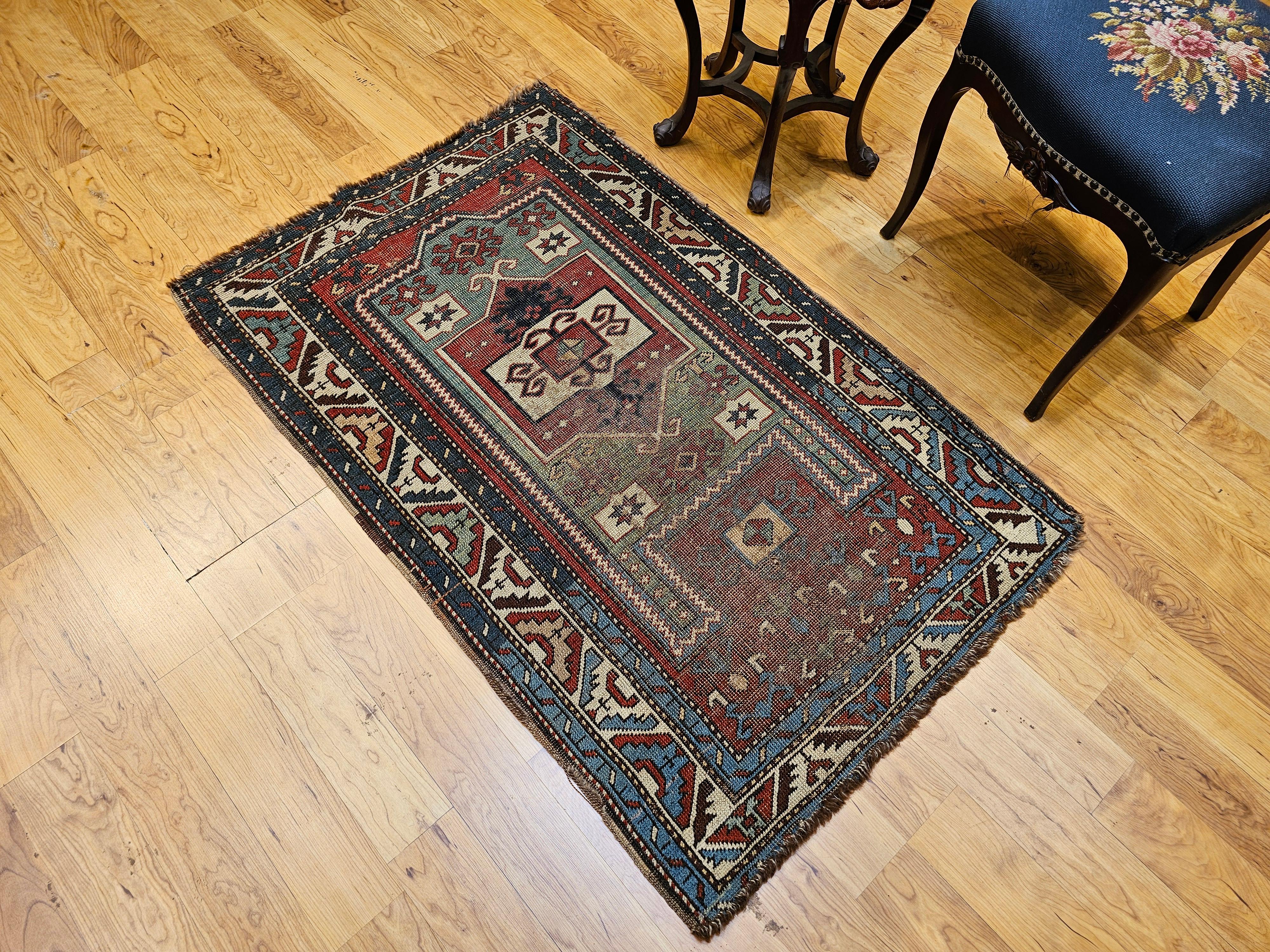 Antiker Fachralo Kazak Teppich in Rot, Salbei Grün, Elfenbein, Blau im Angebot 4
