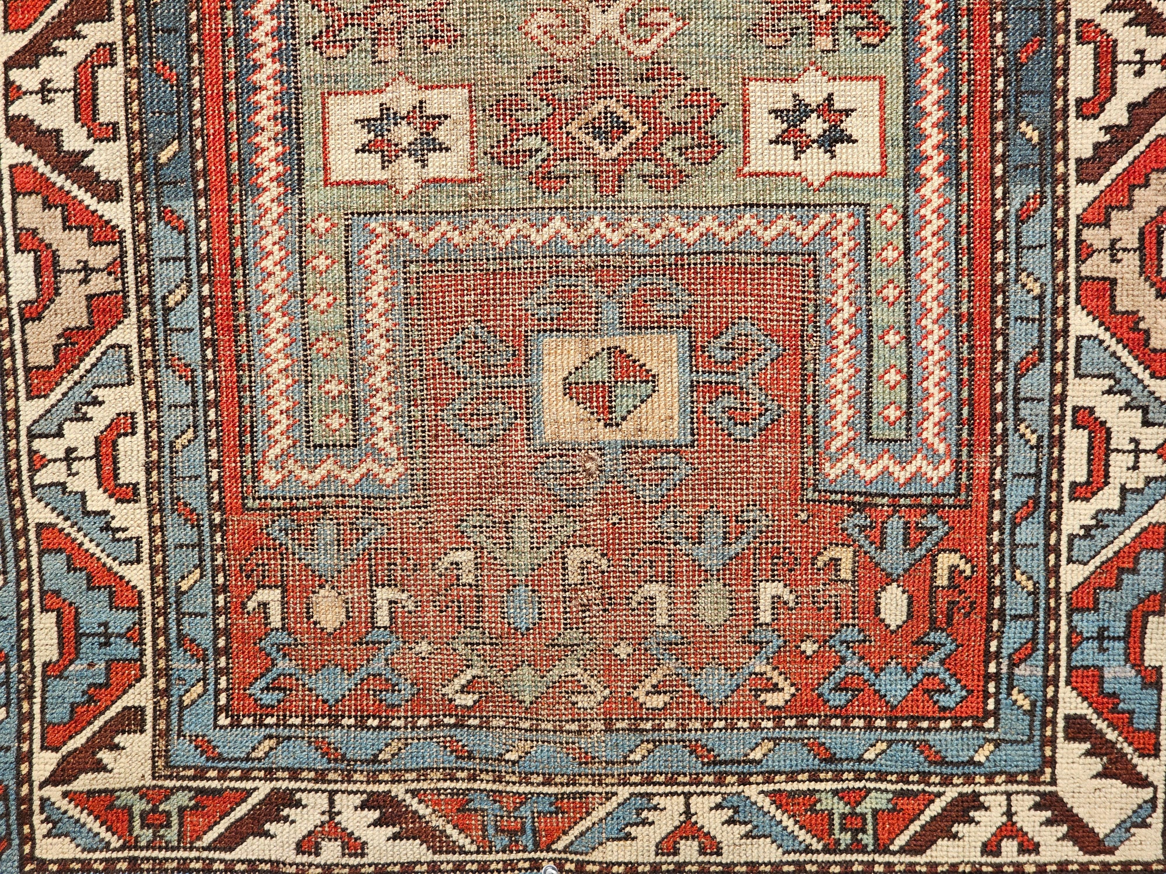Antiker Fachralo Kazak Teppich in Rot, Salbei Grün, Elfenbein, Blau (19. Jahrhundert) im Angebot