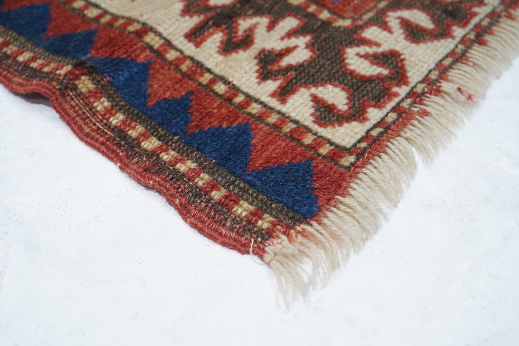Russo Tappeto antico Fachralo Kazak 3'4'' x 3'9'' in vendita