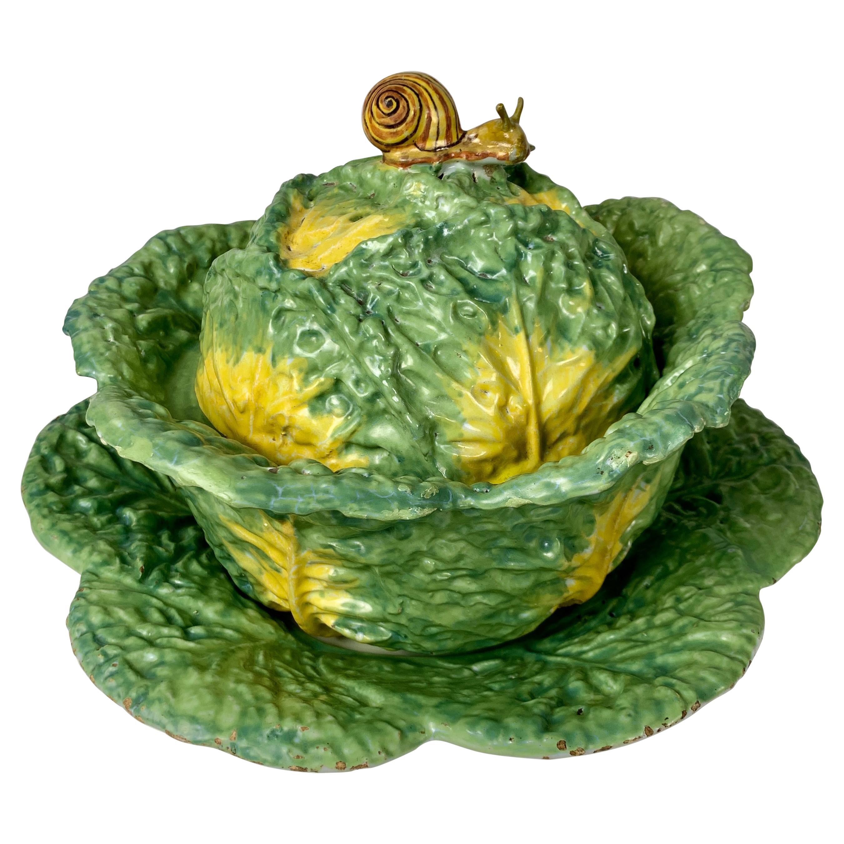 Antike Suppenterrine in Cabbage-Form aus Fayence, handbemalt in Brüssel, um 1765