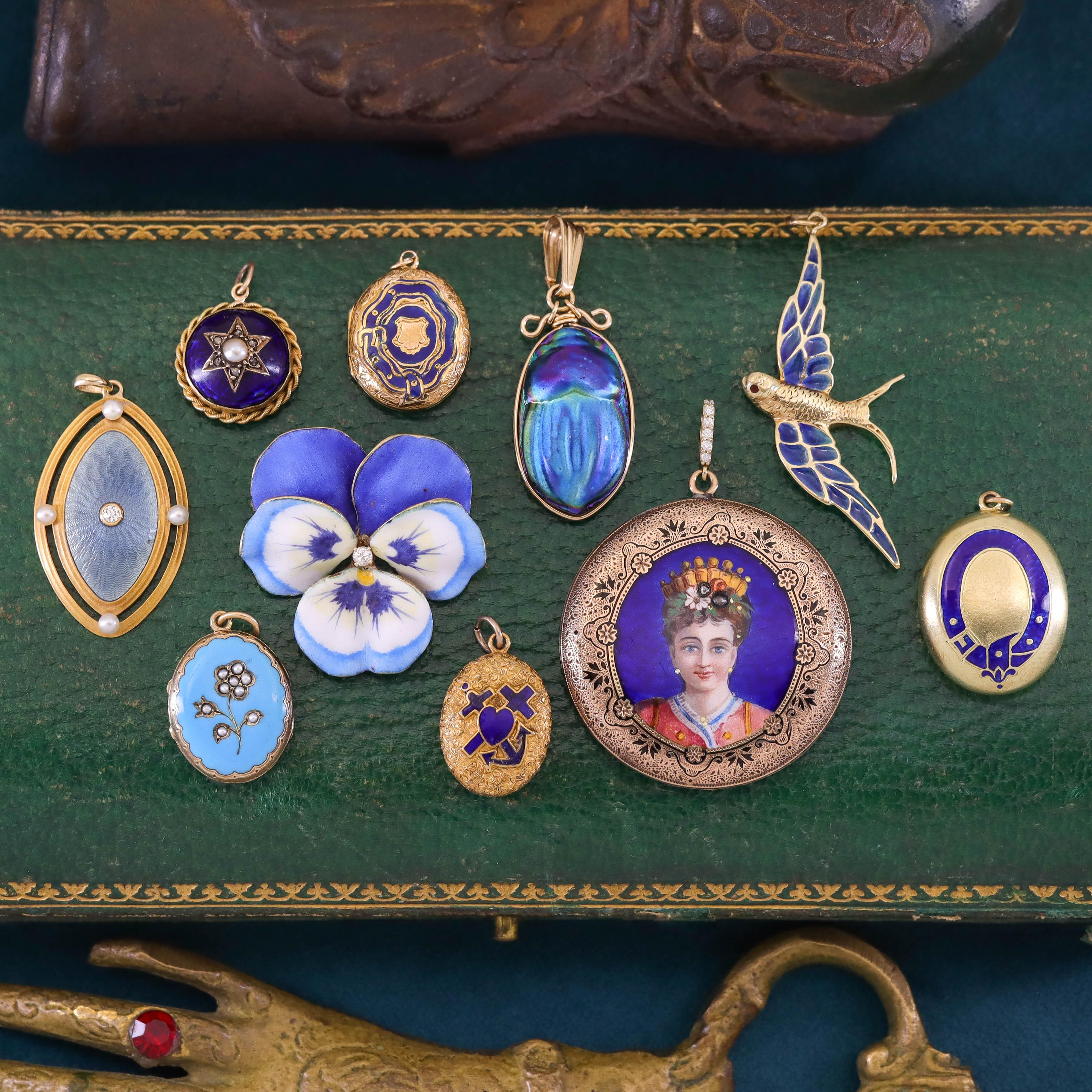 Antiguo Relicario Fe, Esperanza y Caridad de Oro de 14k en venta 3