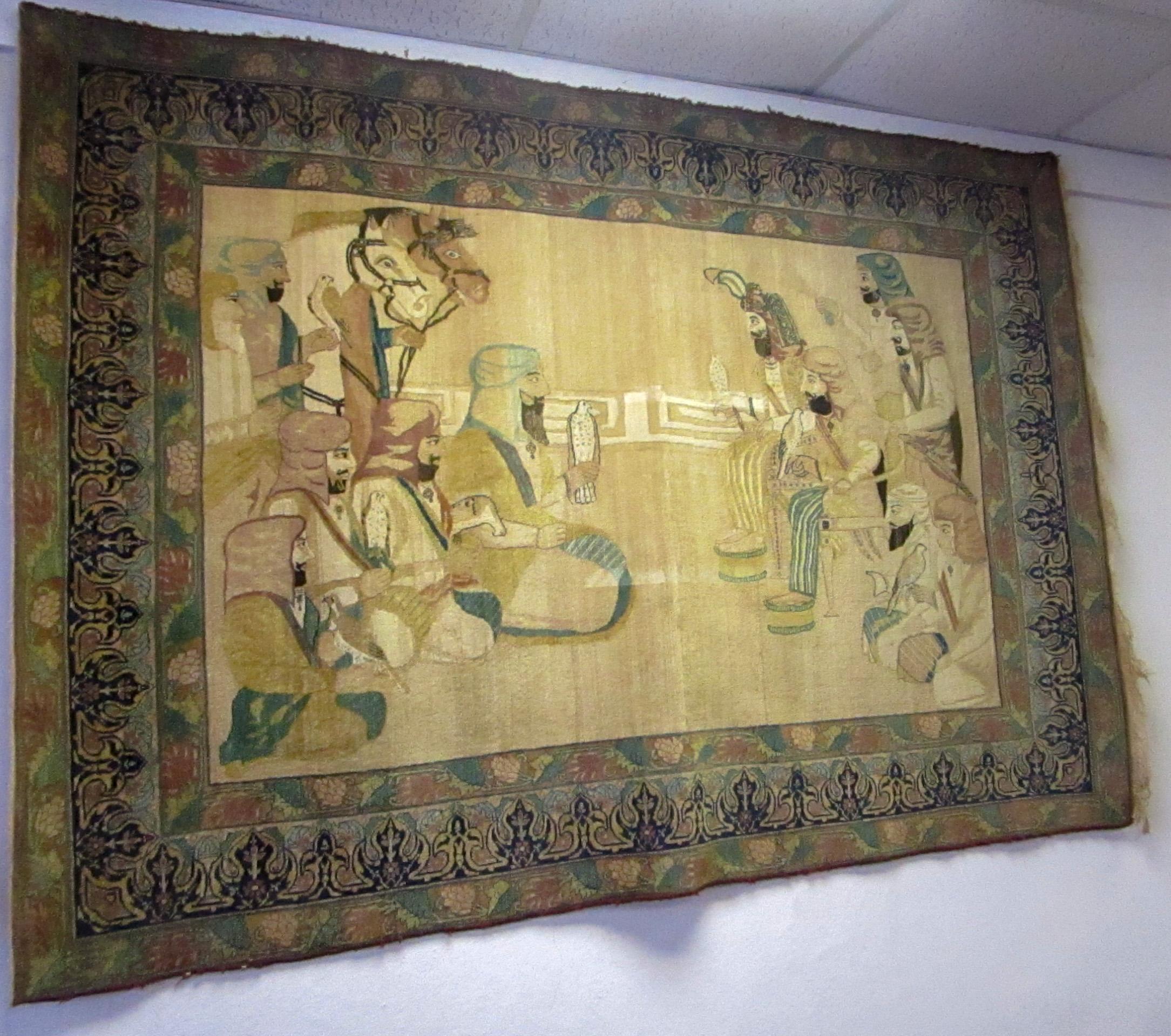 Alfombra Conmemorativa Turca Pictórica de Halconeros Antigua en venta 3