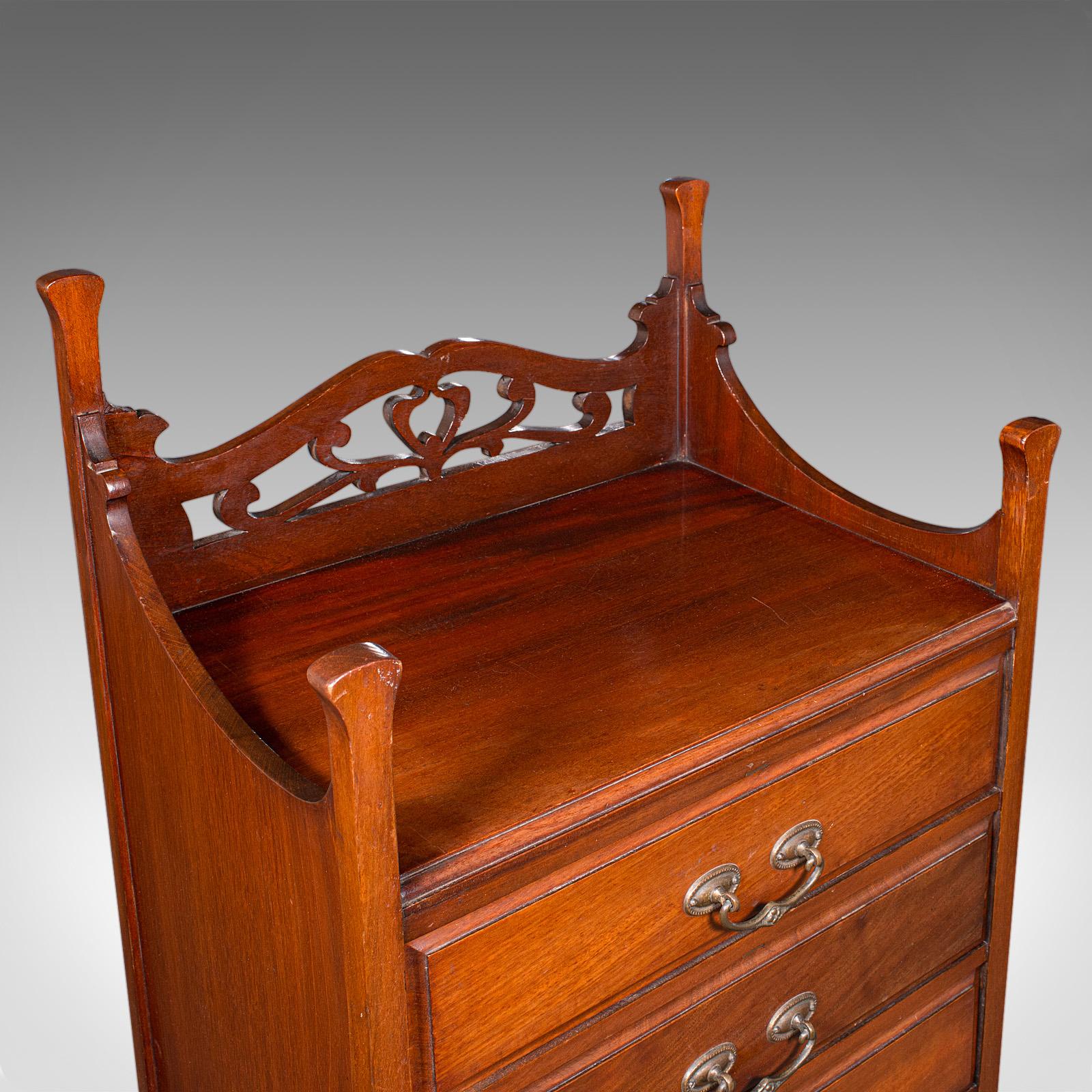 Noyer Armoire à musique ancienne Fall Front, anglaise, Art Nouveau, victorienne, d'après Liberty en vente
