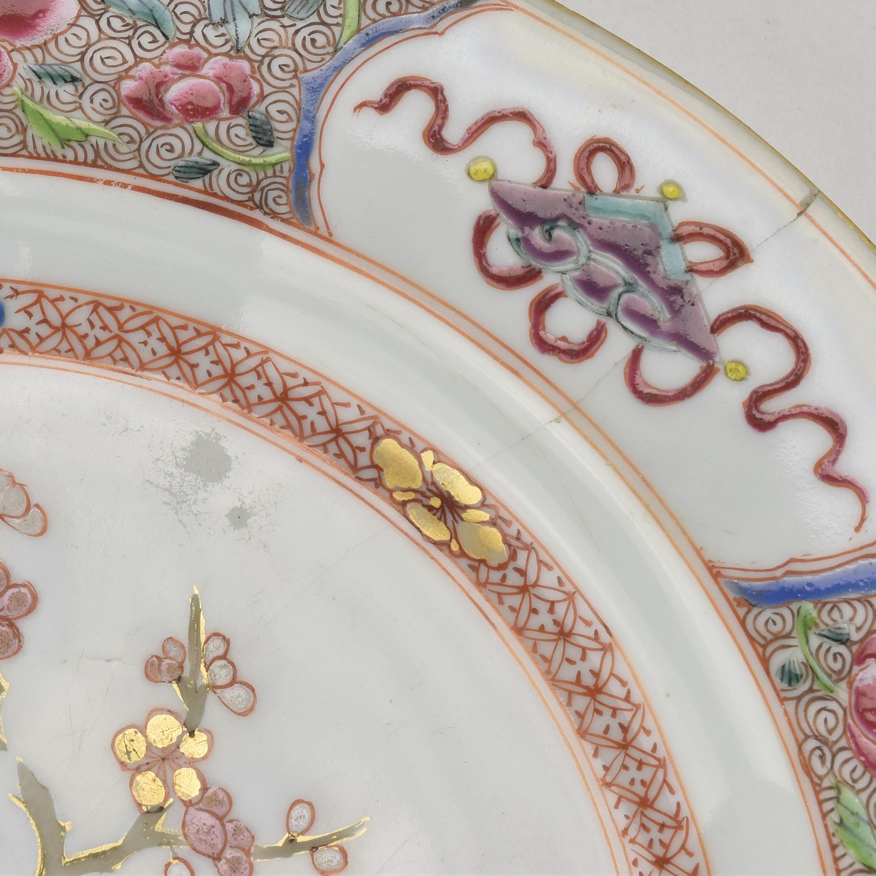 Antike Famille Verte Kangxi Periode Chinesisch Porzellan Teller 18. Jahrhundert Famille Rose (Frühes 18. Jahrhundert) im Angebot
