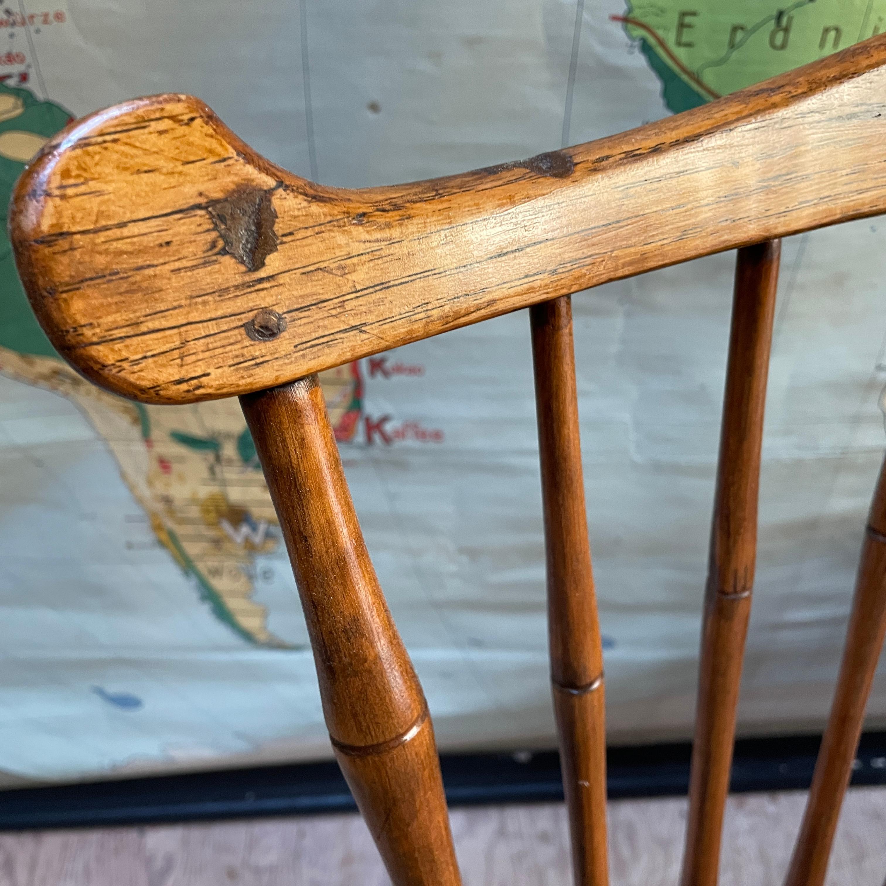 Milieu du XIXe siècle Antiquities Chaise d'appoint à dossier en éventail Siège en selle 1800s Looping Bow Back Dimes en vente