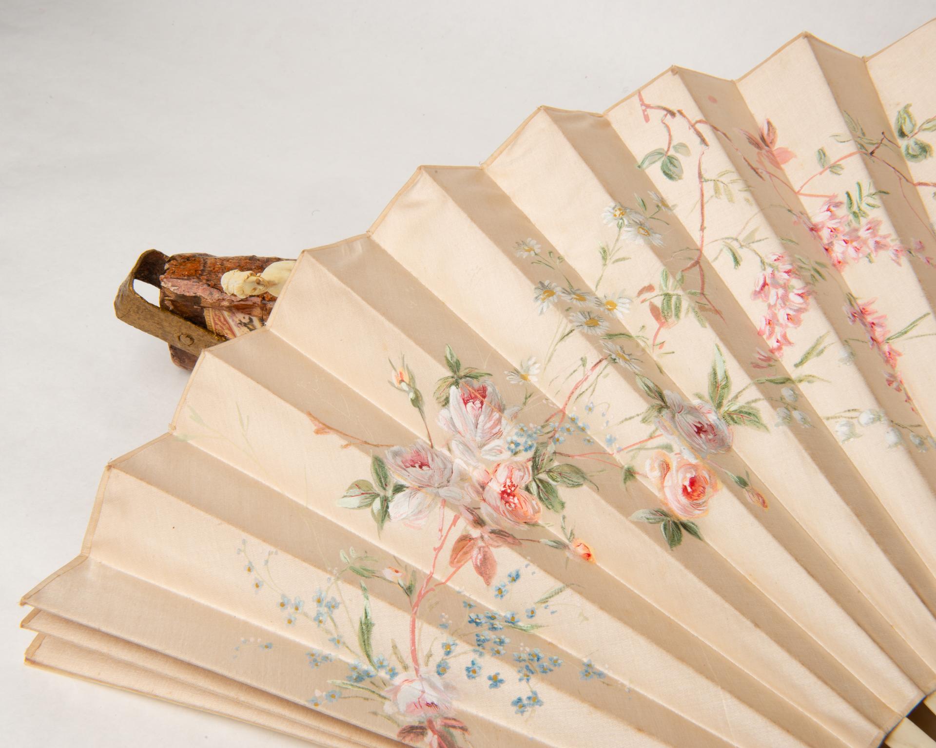 Antique Fan in Its Antique Box In Excellent Condition For Sale In Alessandria, Piemonte