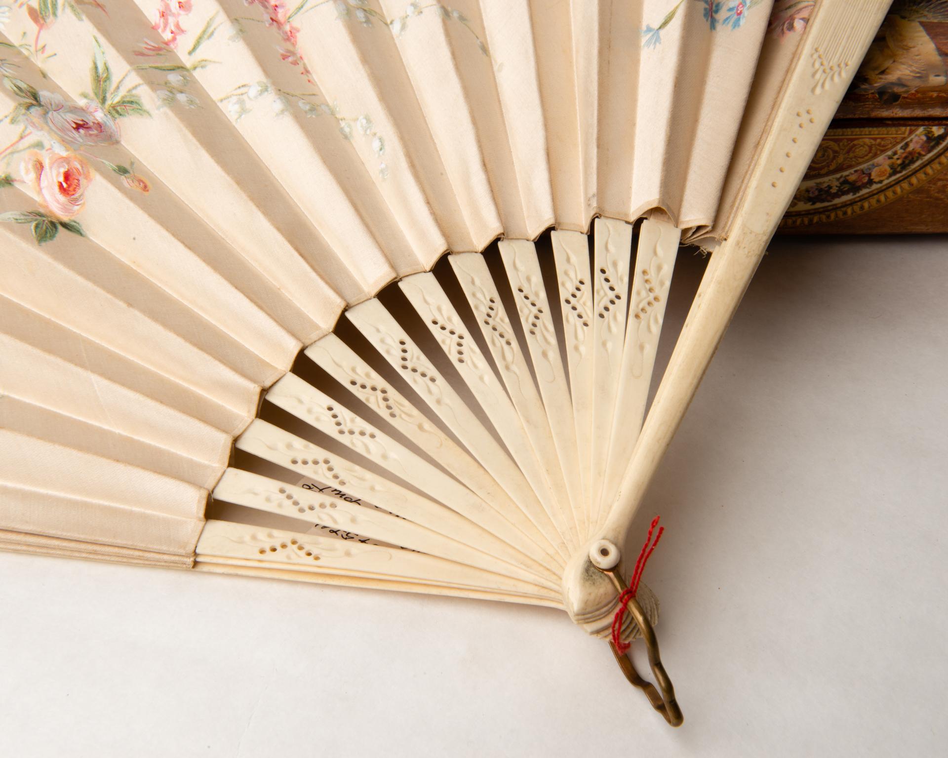 20th Century Antique Fan in Its Antique Box For Sale