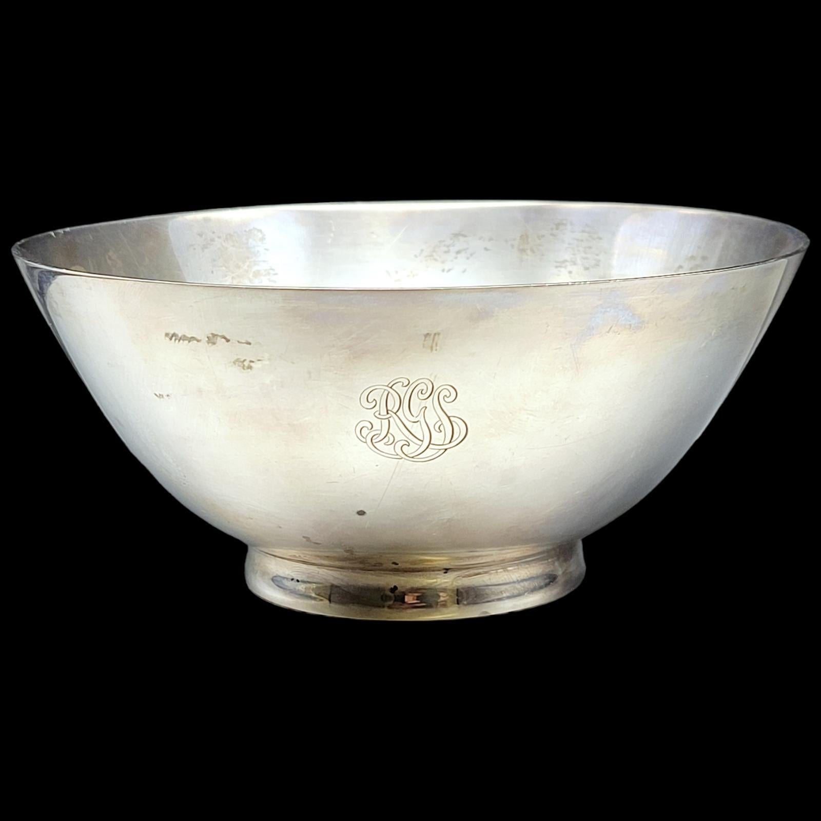 Incredibly stunning antique Faneuil Tiffany & Co. candy dish/bowl. This beautiful piece features a smooth polished bowl with an engraved monogram of 
