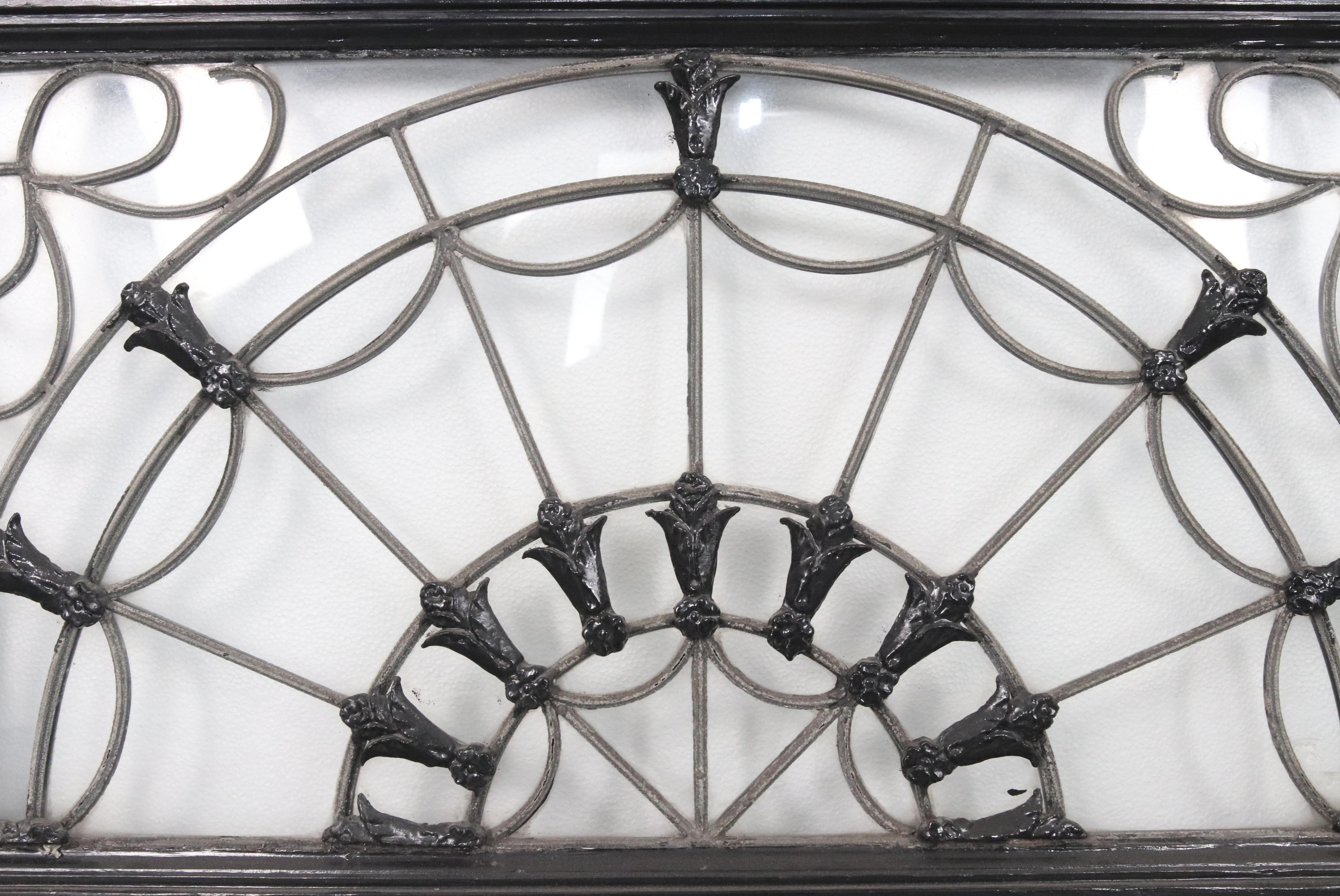 Antique Fanlight Clear Glass Transom Window In Good Condition For Sale In New York, NY
