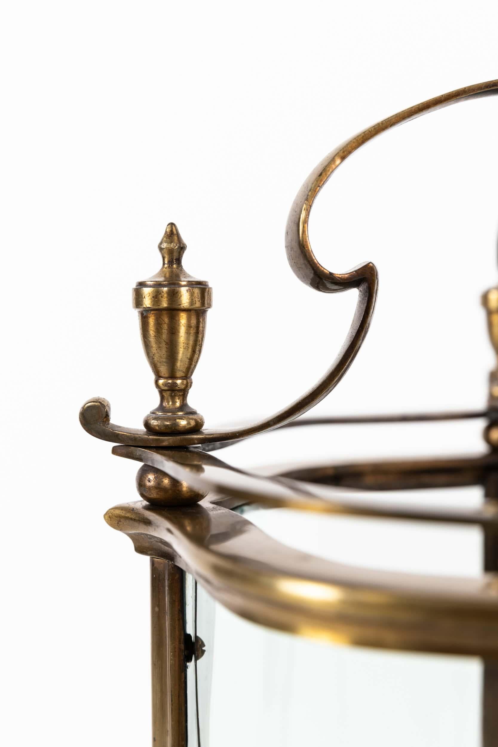 Arts and Crafts Antica lampada a lanterna da veranda in ottone smaltato di Faraday & Son C.C. 1920 in vendita