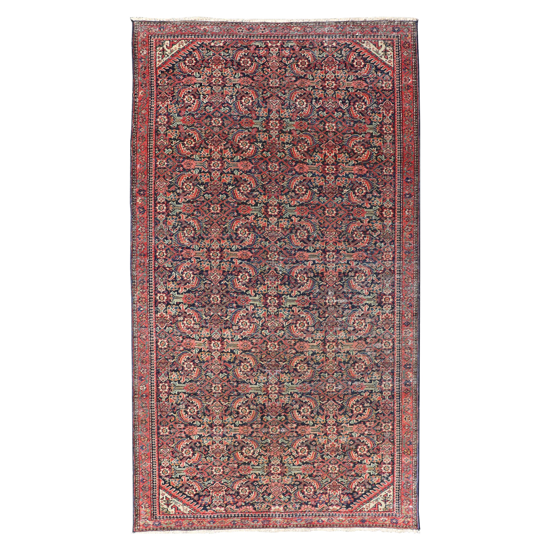 Tapis persan ancien avec fond de couleur marine et tons de bijoux