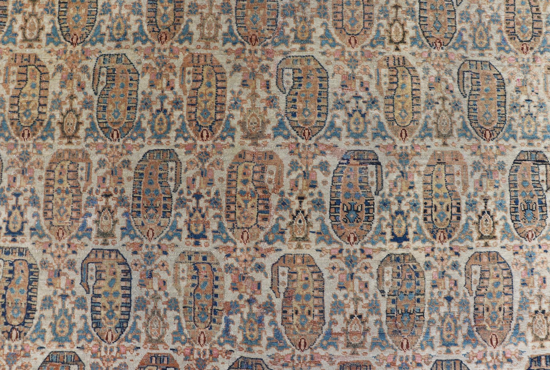 Antique Faraghan Persian Rug in Cream Color Background With Paisley's With Blue. Keivan Woven Arts / Rug / X23-0401-154, Faraghan  Antique Faraghan, Antique Sarouk.
Measures: 8'6 x 13'3 
This exquisite antique Faraghan fine Persian rug displays a
