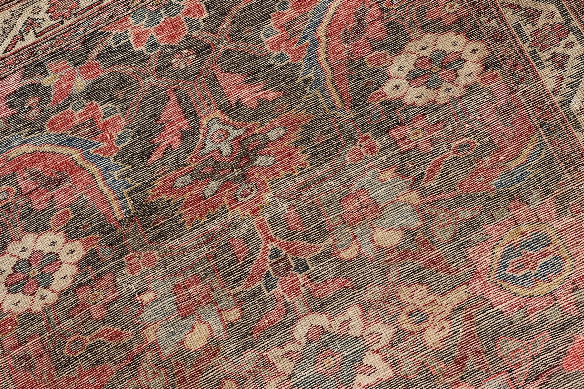 Runner antico Faraghan con design/One su sfondo blu inchiostro 3'1 x 9'5 In condizioni buone in vendita a Atlanta, GA