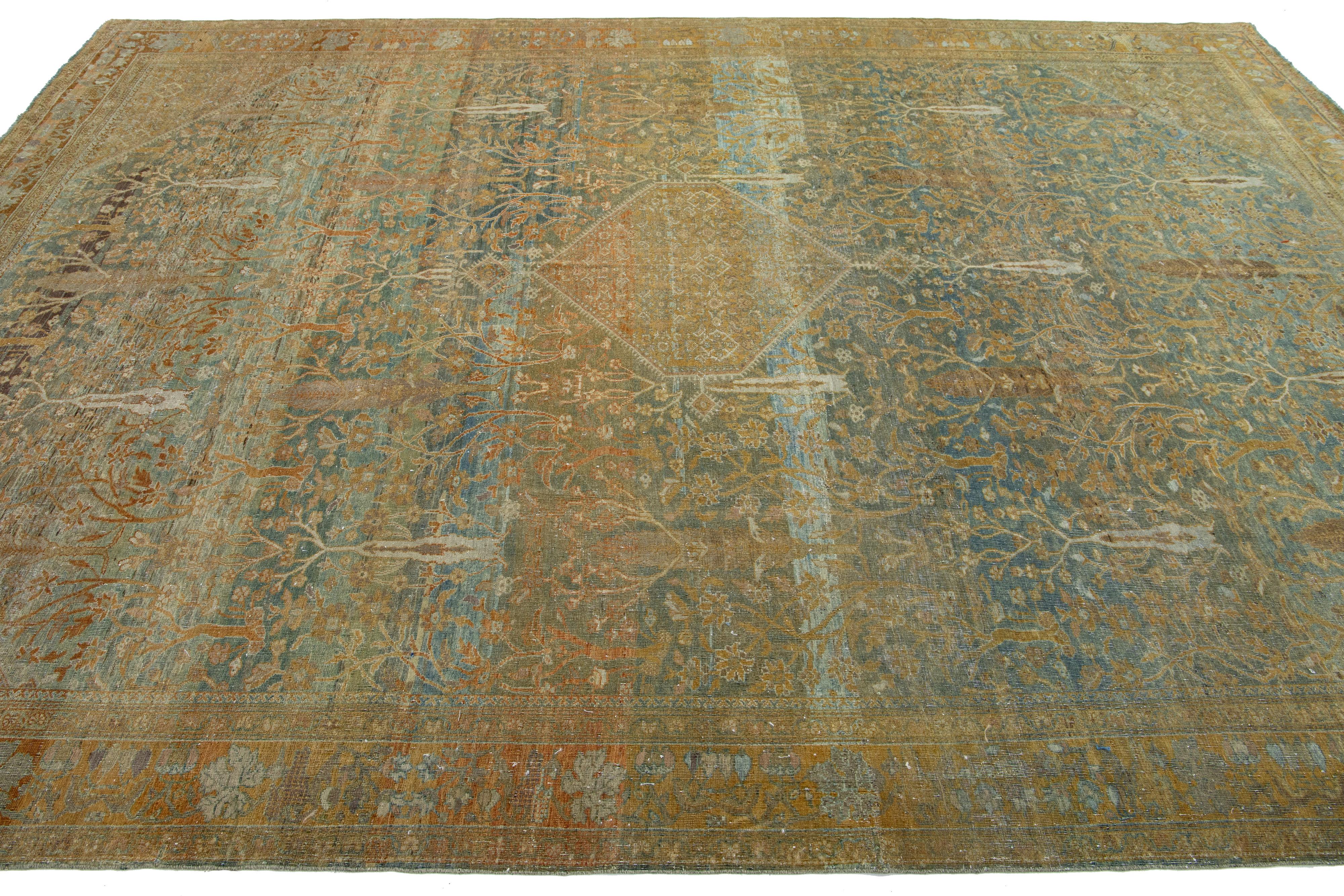 Hand-Knotted Antique  Farahan Handmade Blue Persian Wool Rug With Medallion Motif For Sale