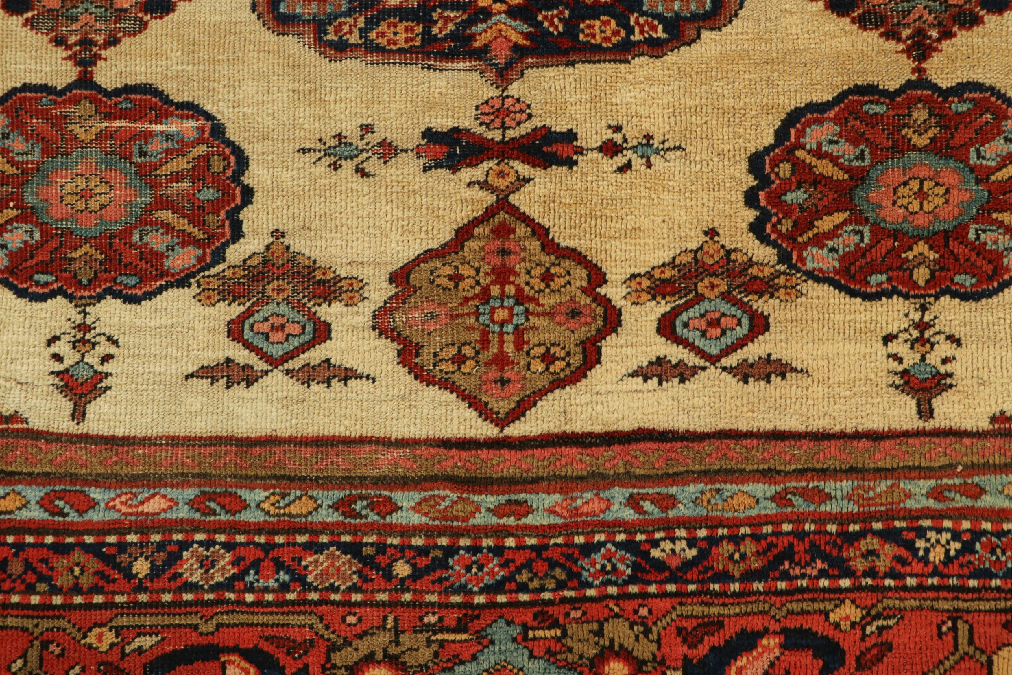 Antiker Farahan-Perserteppich in Creme und Rot mit Allover-Muster  Rug & Kilim (Persisch) im Angebot