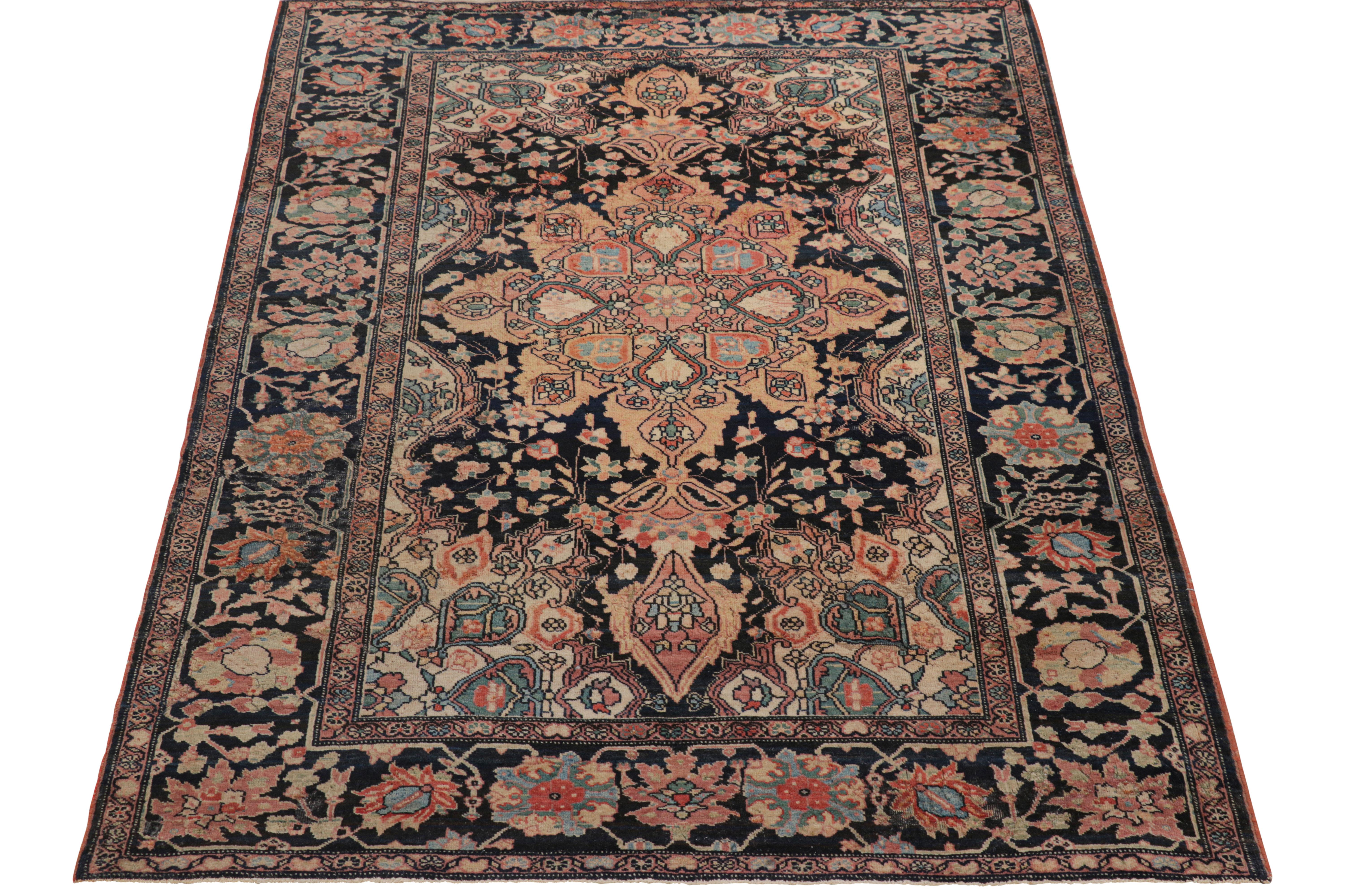 Antiker Farahan-Perserteppich mit buntem Blumenmedaillon, von Rug & Kilim (Handgeknüpft) im Angebot