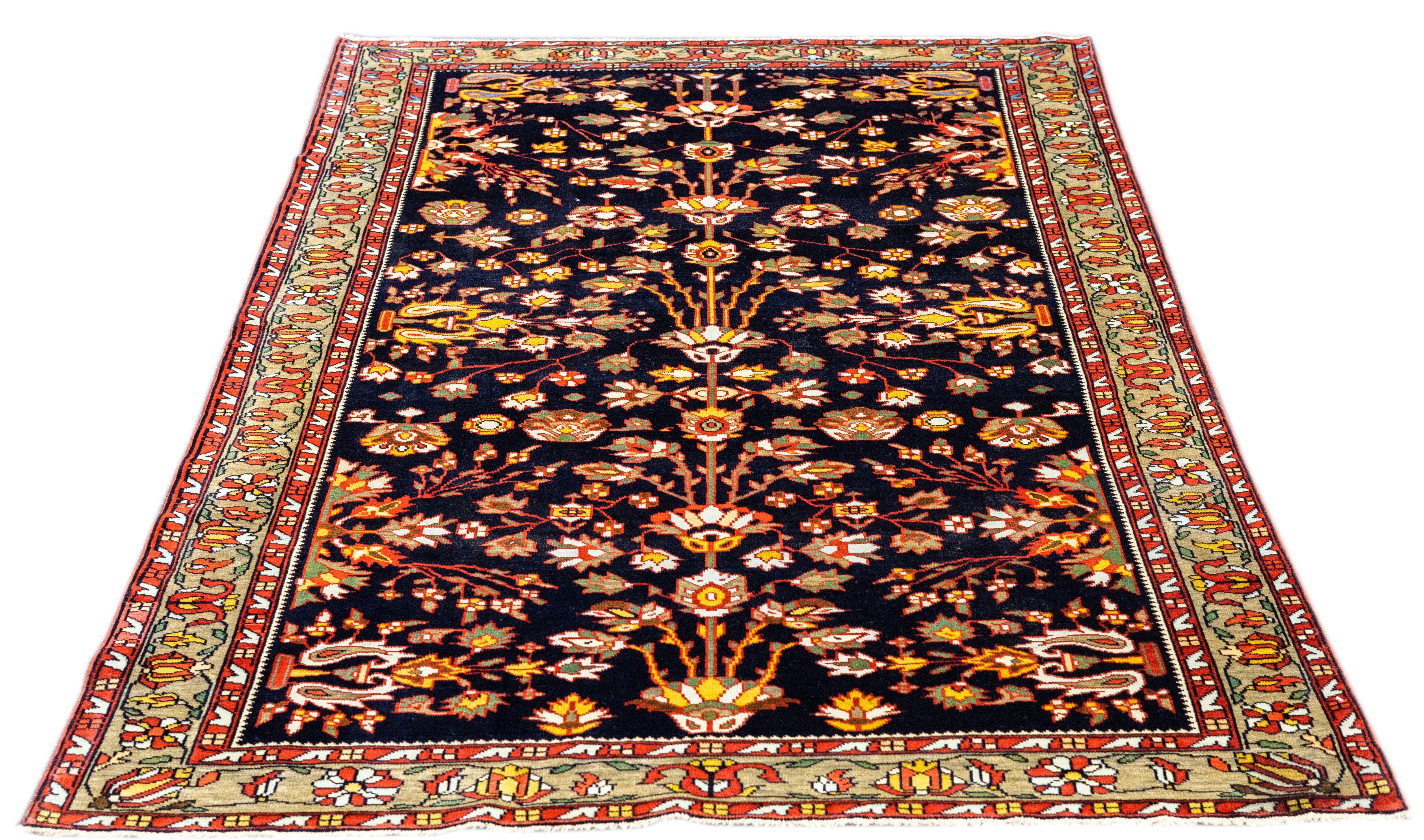 Antique Farahan Rug 4'4'' x 6'6'' In Good Condition For Sale In New York, NY