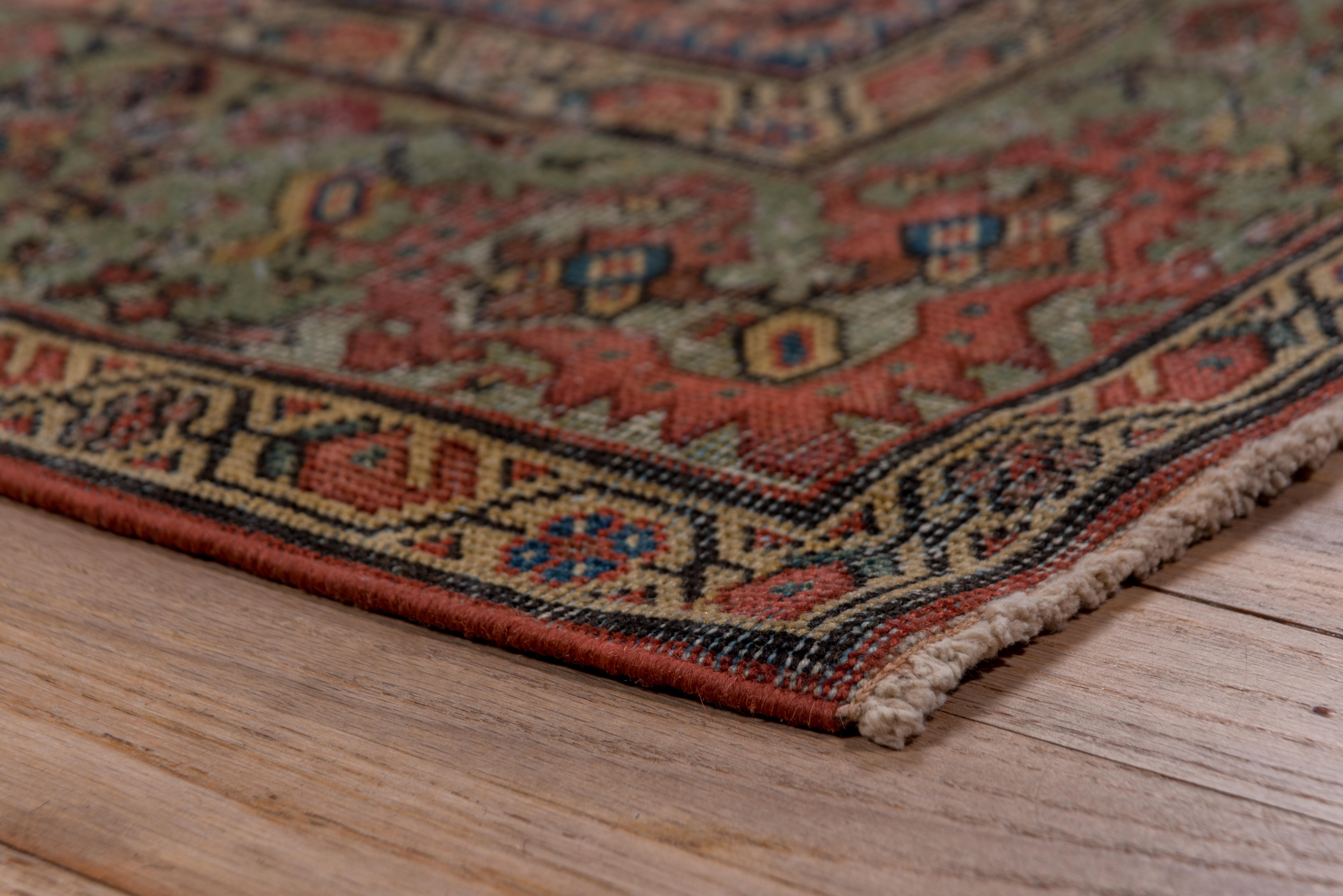 Début du 20ème siècle Tapis Farahan ancien, vers les années 1910 en vente