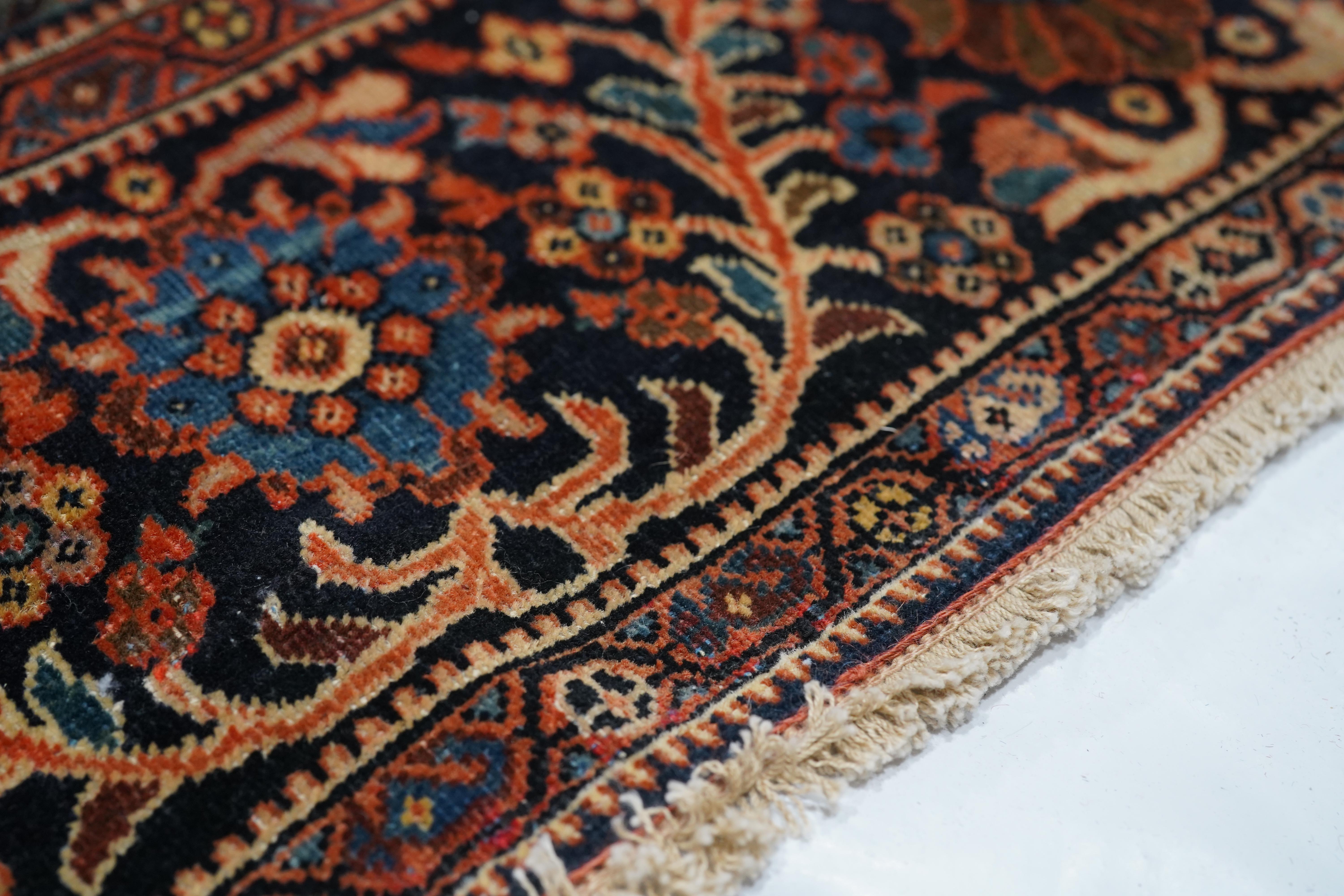 Antike Farahan Sarouk 4'1'' x 6'8'' (20. Jahrhundert) im Angebot