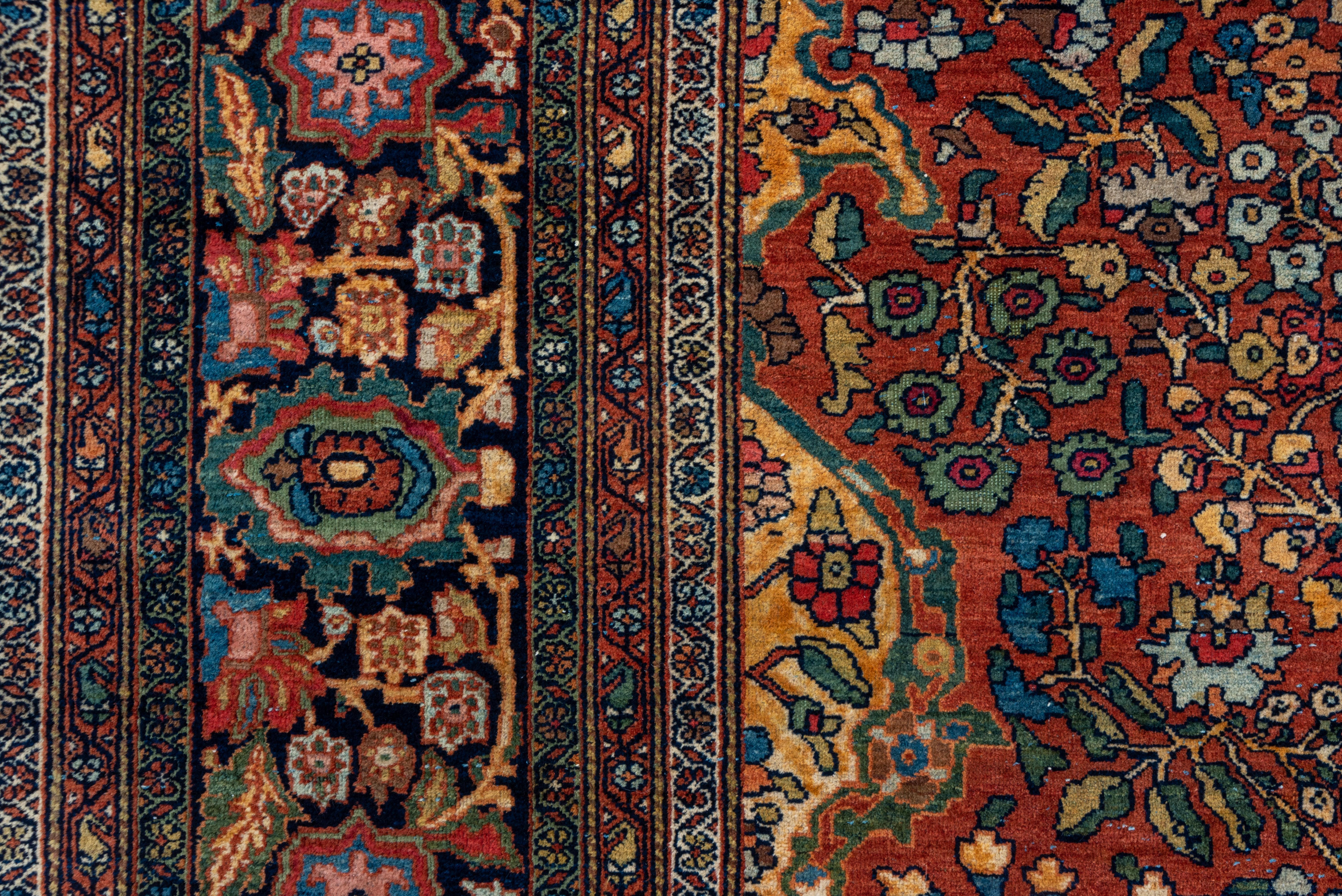 Antique Farahan Sarouk Carpet, Bold Colors, Bold Palette, Center Medallion In Good Condition For Sale In New York, NY