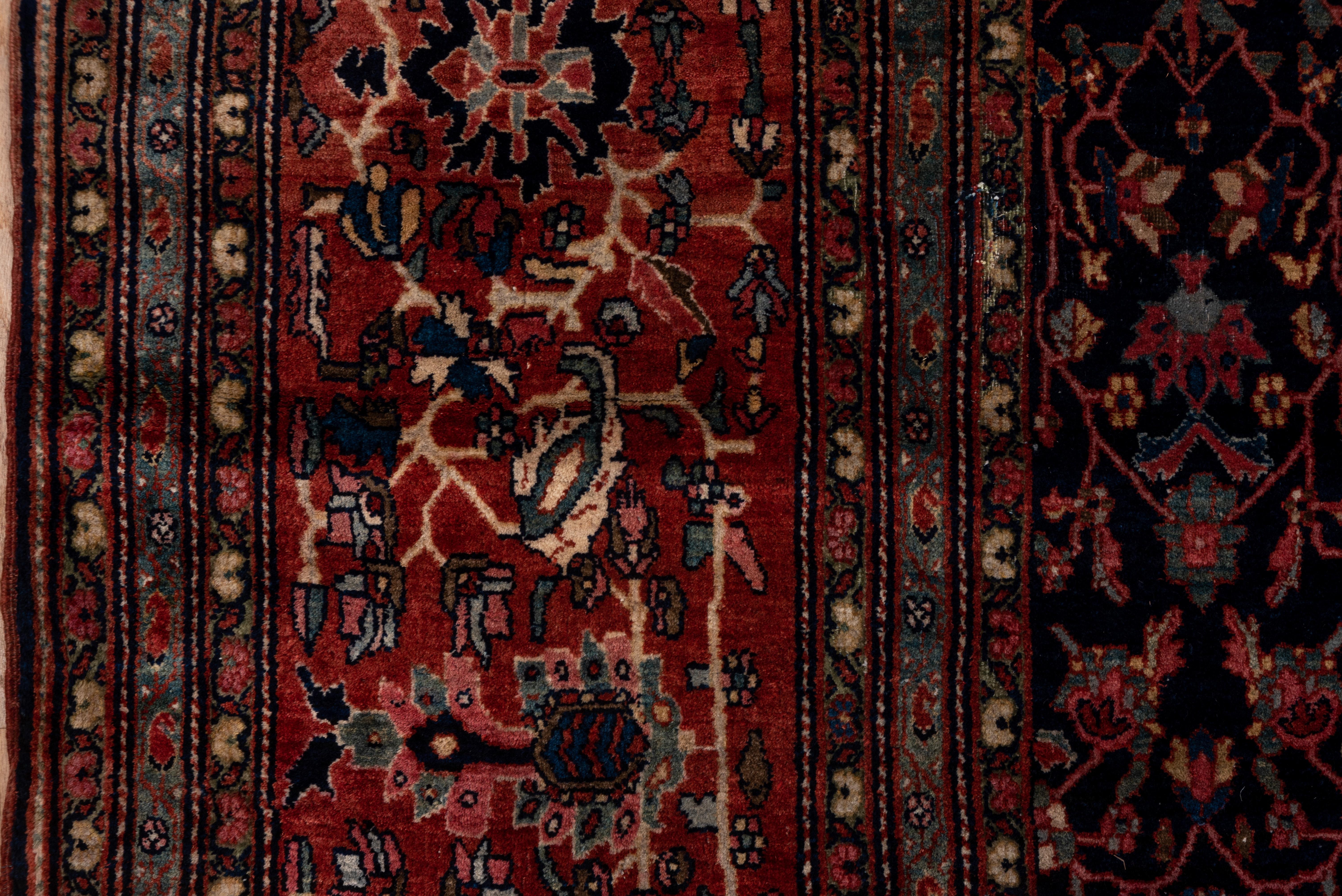Antiker Farahan Sarouk-Teppich, dunkle, reichhaltige Farben, marineblaue All-Over- Field-Rote Bordüren im Zustand „Gut“ in New York, NY