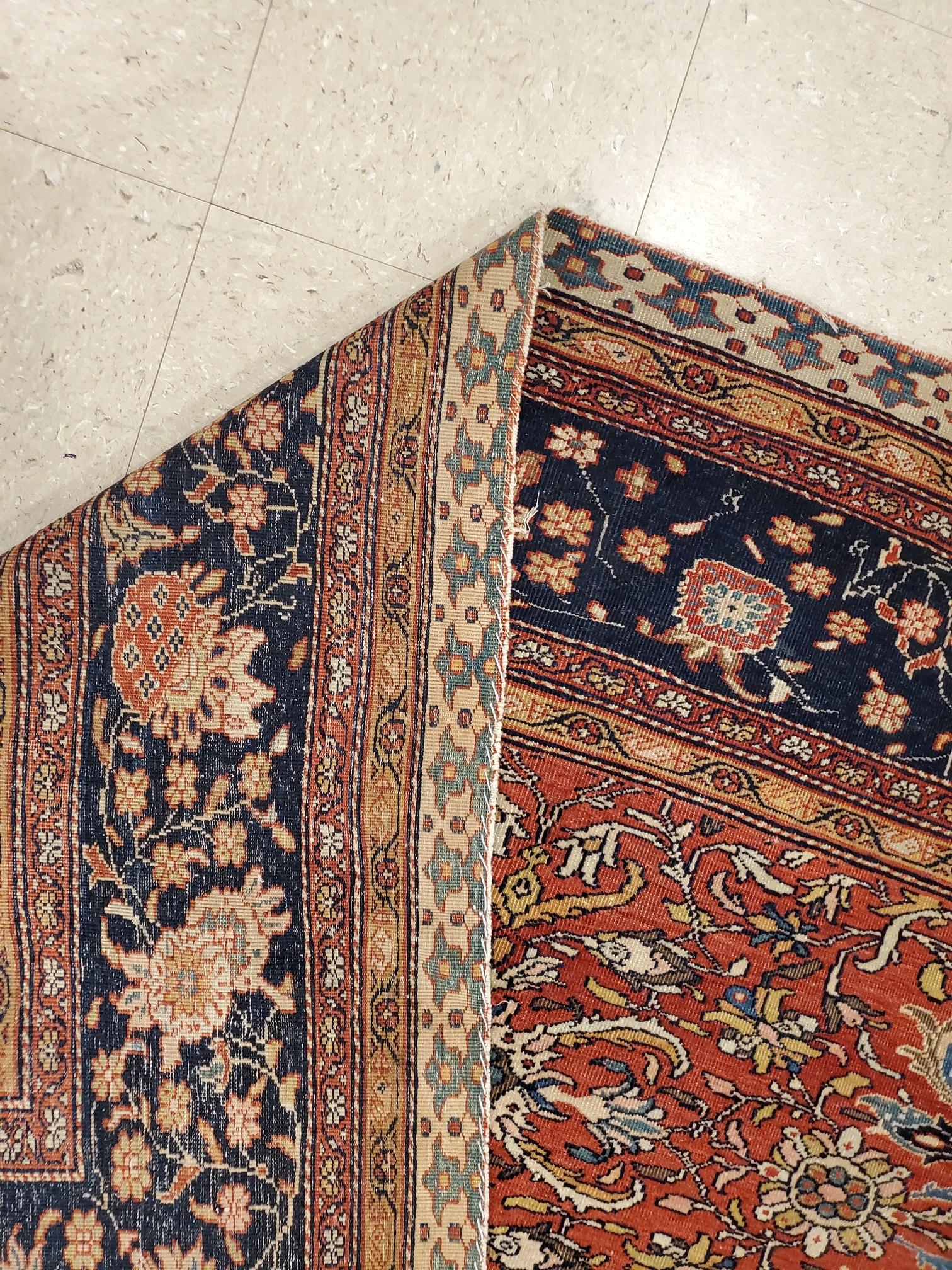 Tapis ancien Farahan Sarouk, tapis oriental fait à la main, ivoire, rouge, bleu marine, fin  Excellent état - En vente à Port Washington, NY