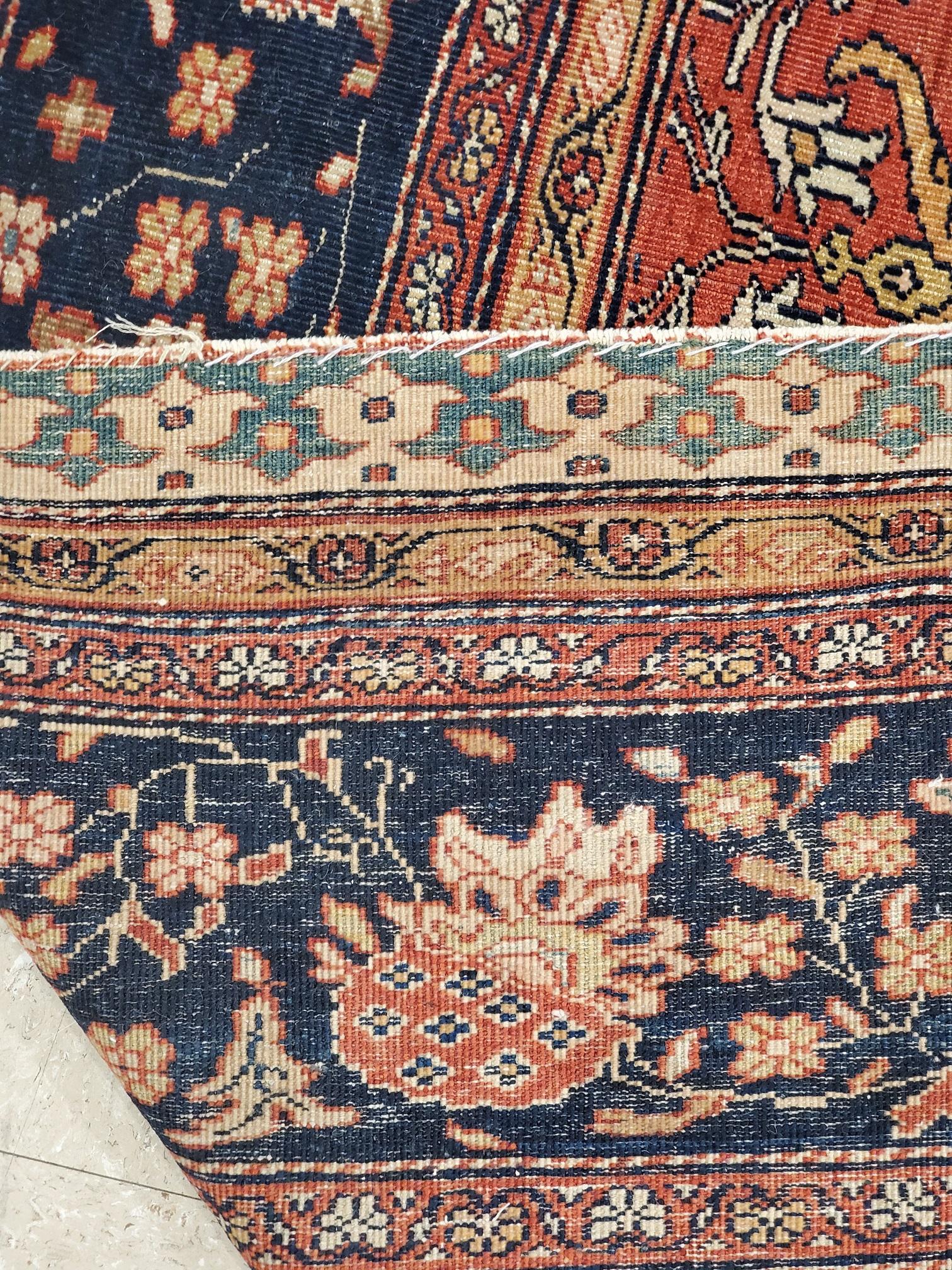 XIXe siècle Tapis ancien Farahan Sarouk, tapis oriental fait à la main, ivoire, rouge, bleu marine, fin  en vente