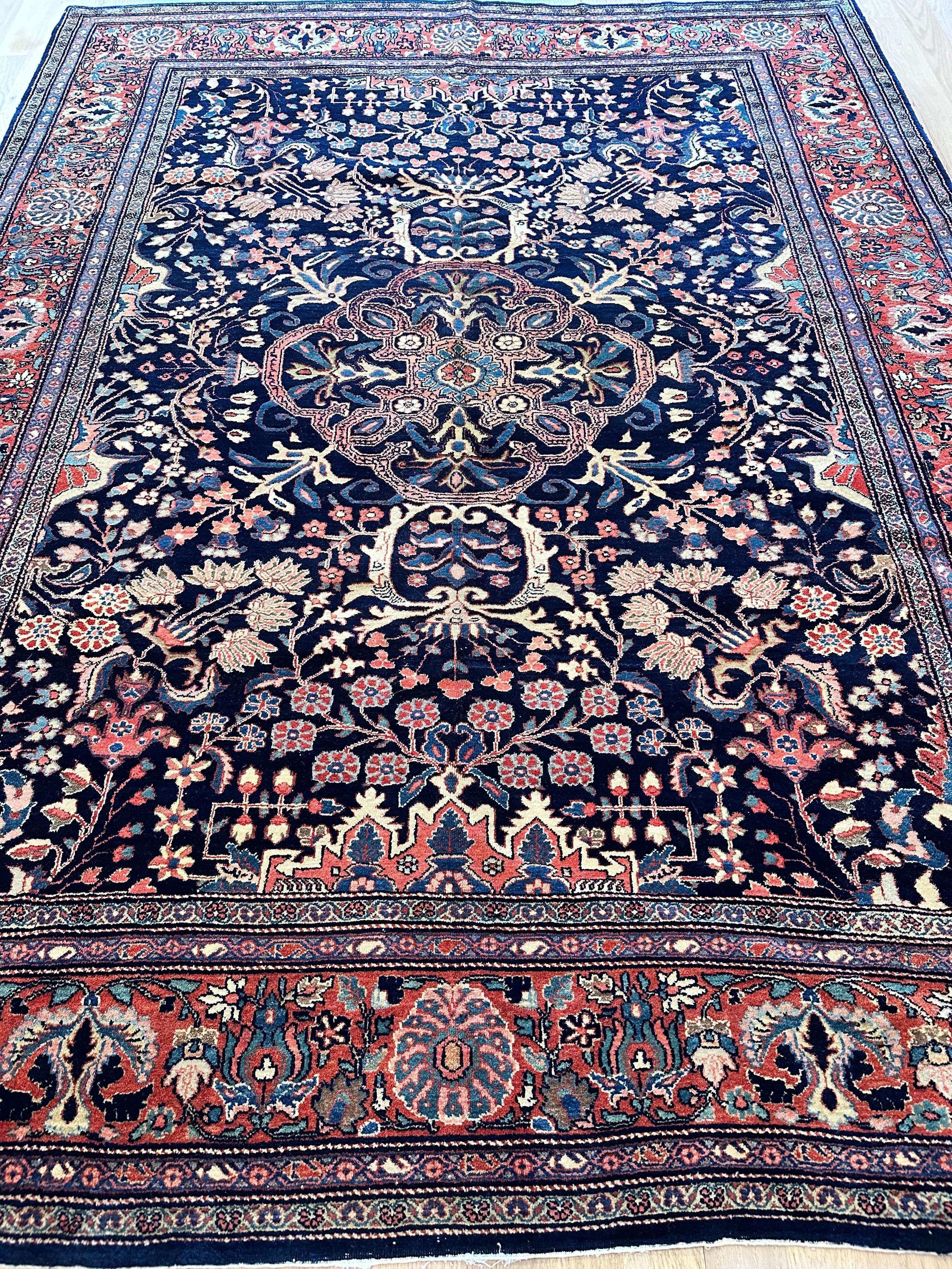 Antiker Farahan Sarouk-Teppich, handgefertigter orientalischer Teppich, marineblau,  Elfenbein, Grün, Rot, Rot (19. Jahrhundert) im Angebot