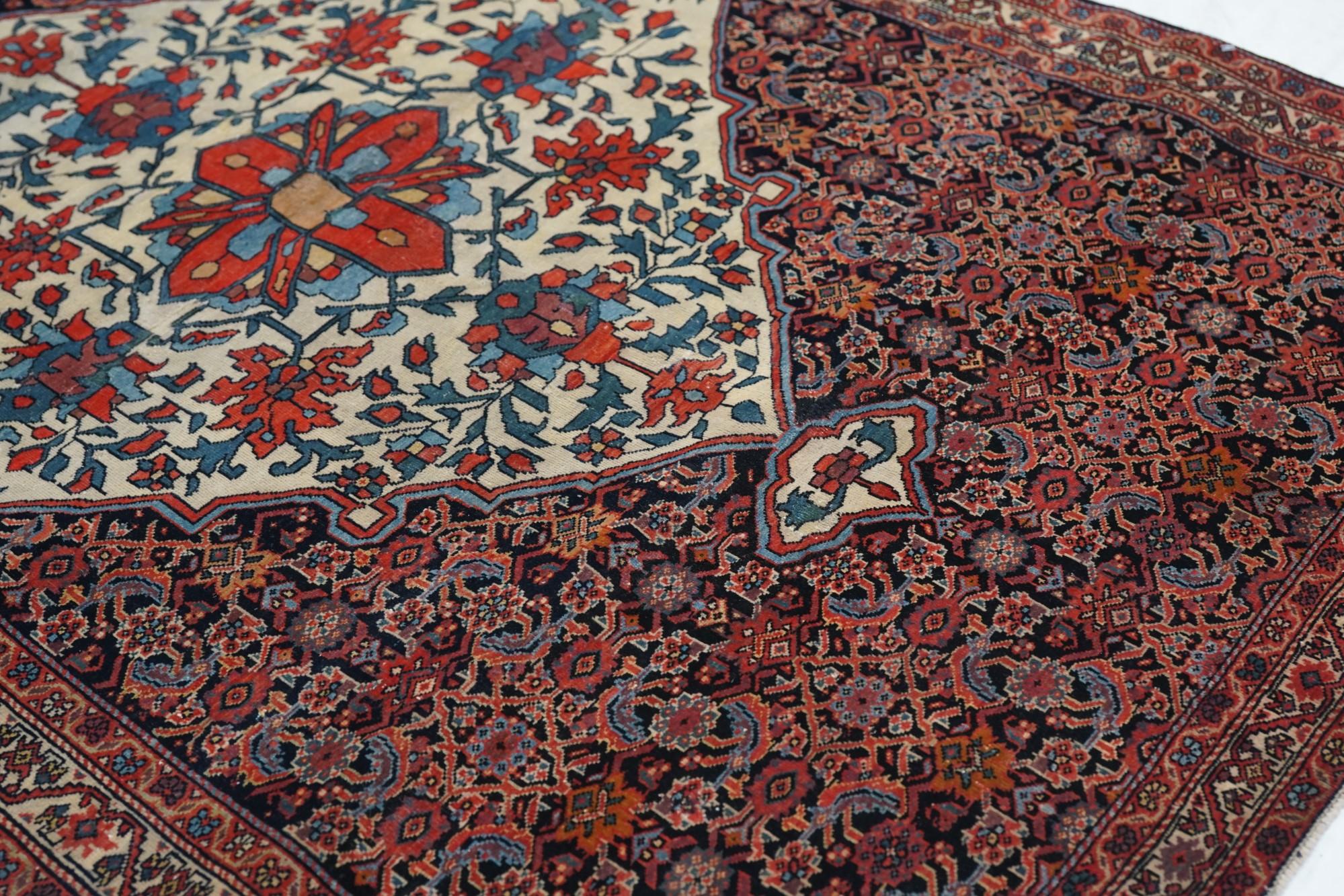 Antiker Farahan Sarouk-Teppich 3'2'' x 4'8'' im Angebot 1