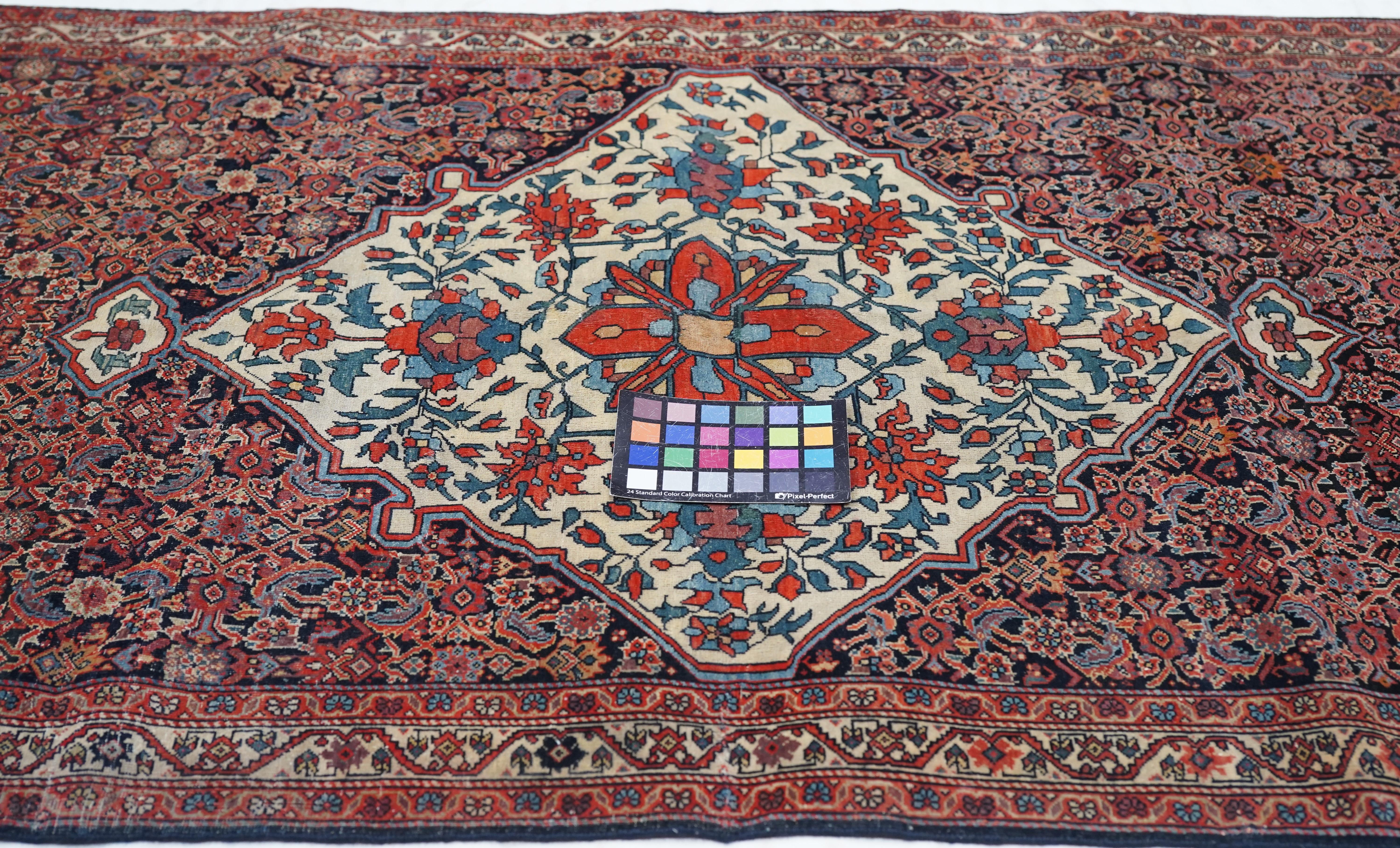 Antiker Farahan Sarouk-Teppich 3'2'' x 4'8'' im Angebot 3