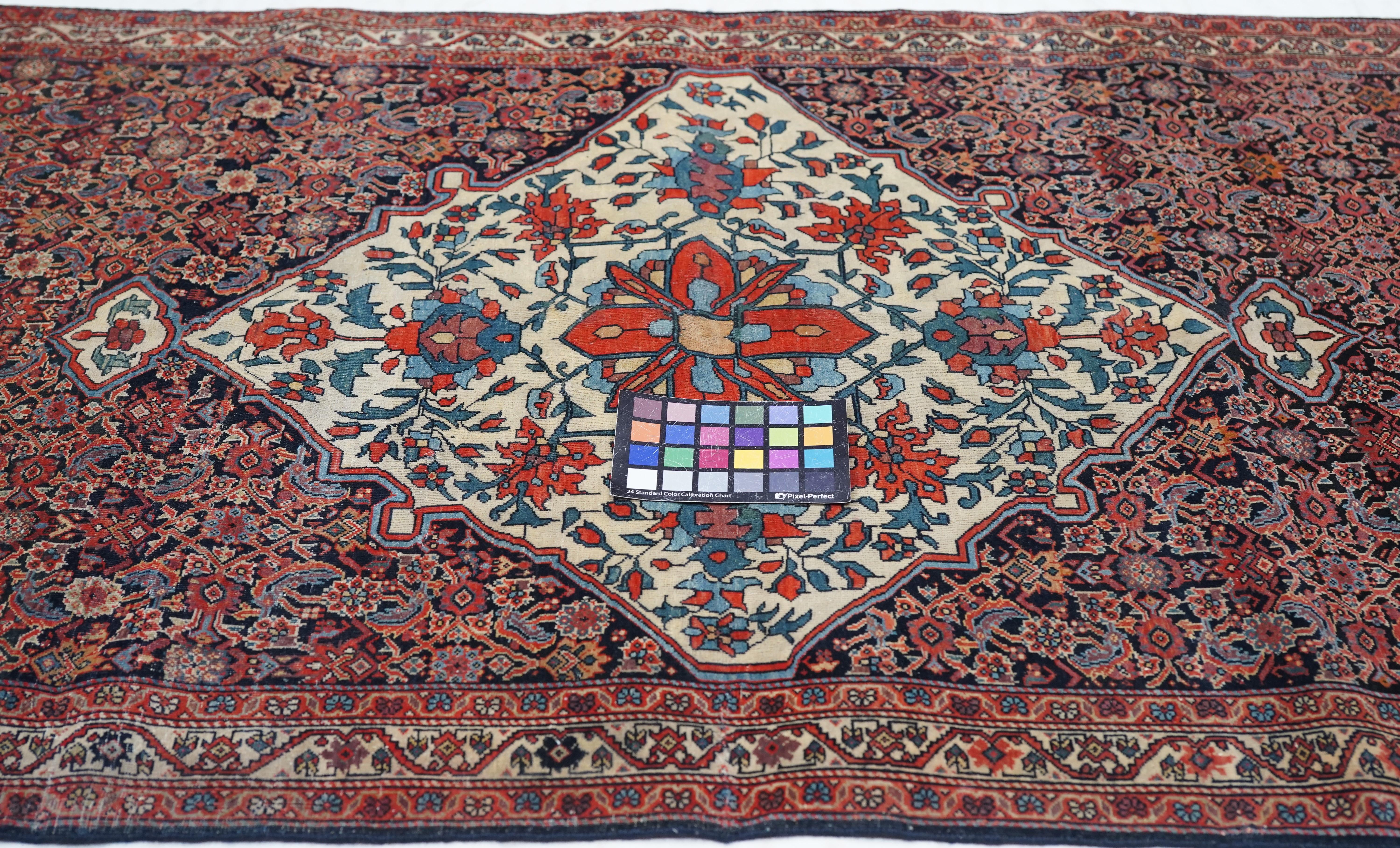 Antique Farahan Sarouk Rug For Sale 4