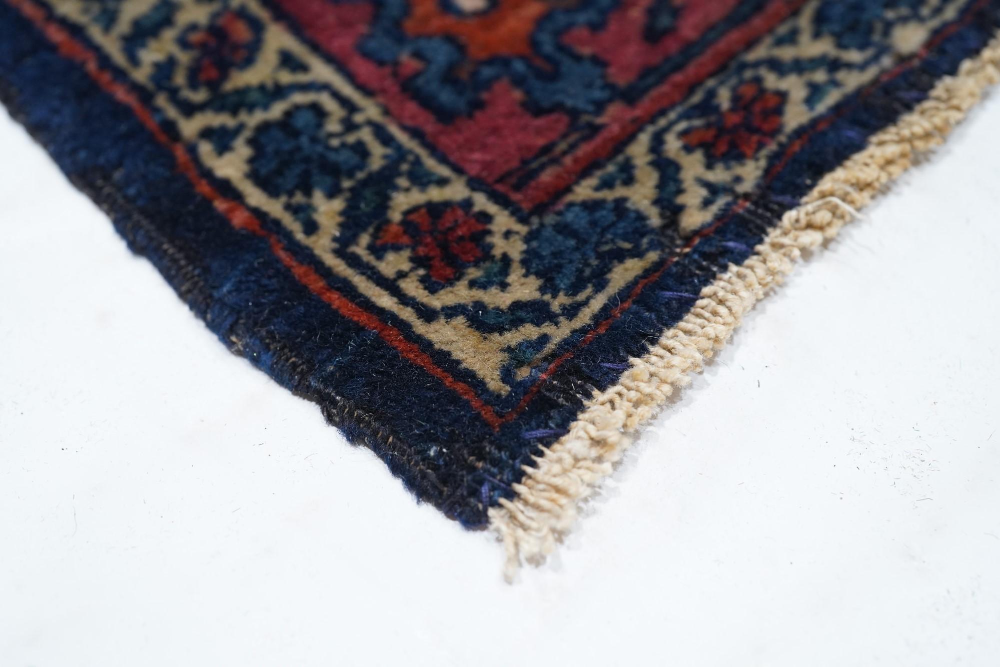 Antiker Sarouk Farahan-Teppich 3'3'' x 4'10'' (Persisch) im Angebot