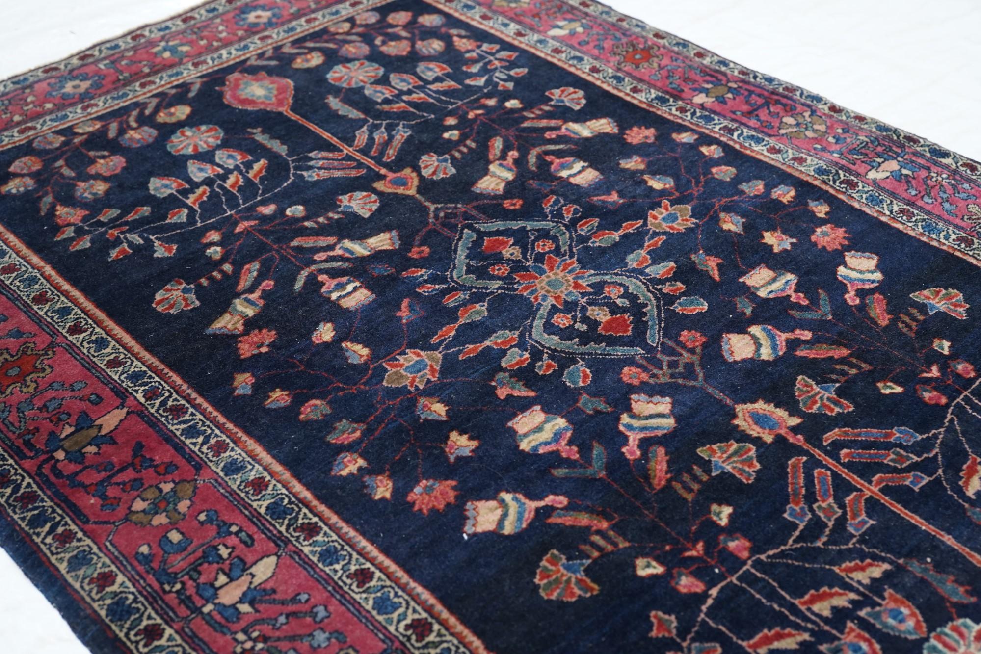 Antiker Sarouk Farahan-Teppich 3'3'' x 4'10'' (Wolle) im Angebot