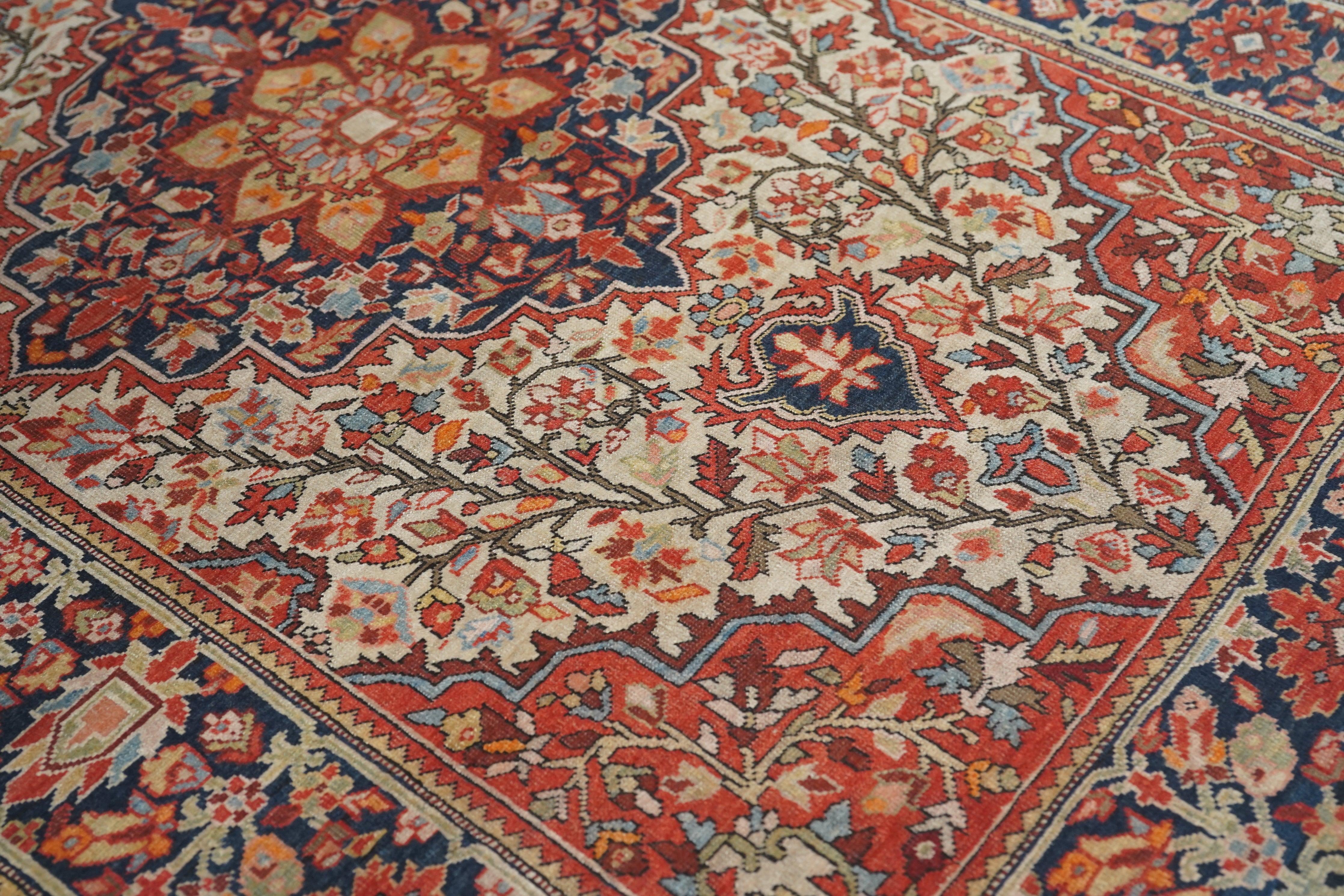 Antique Farahan Sarouk Rug 3'4'' x 4'10'' In Good Condition For Sale In New York, NY