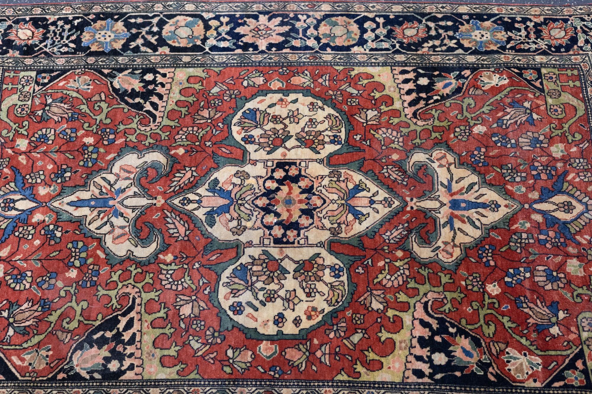 Antiker Farahan Sarouk-Teppich 3'4'' x 4'8'' (Handgeknüpft) im Angebot