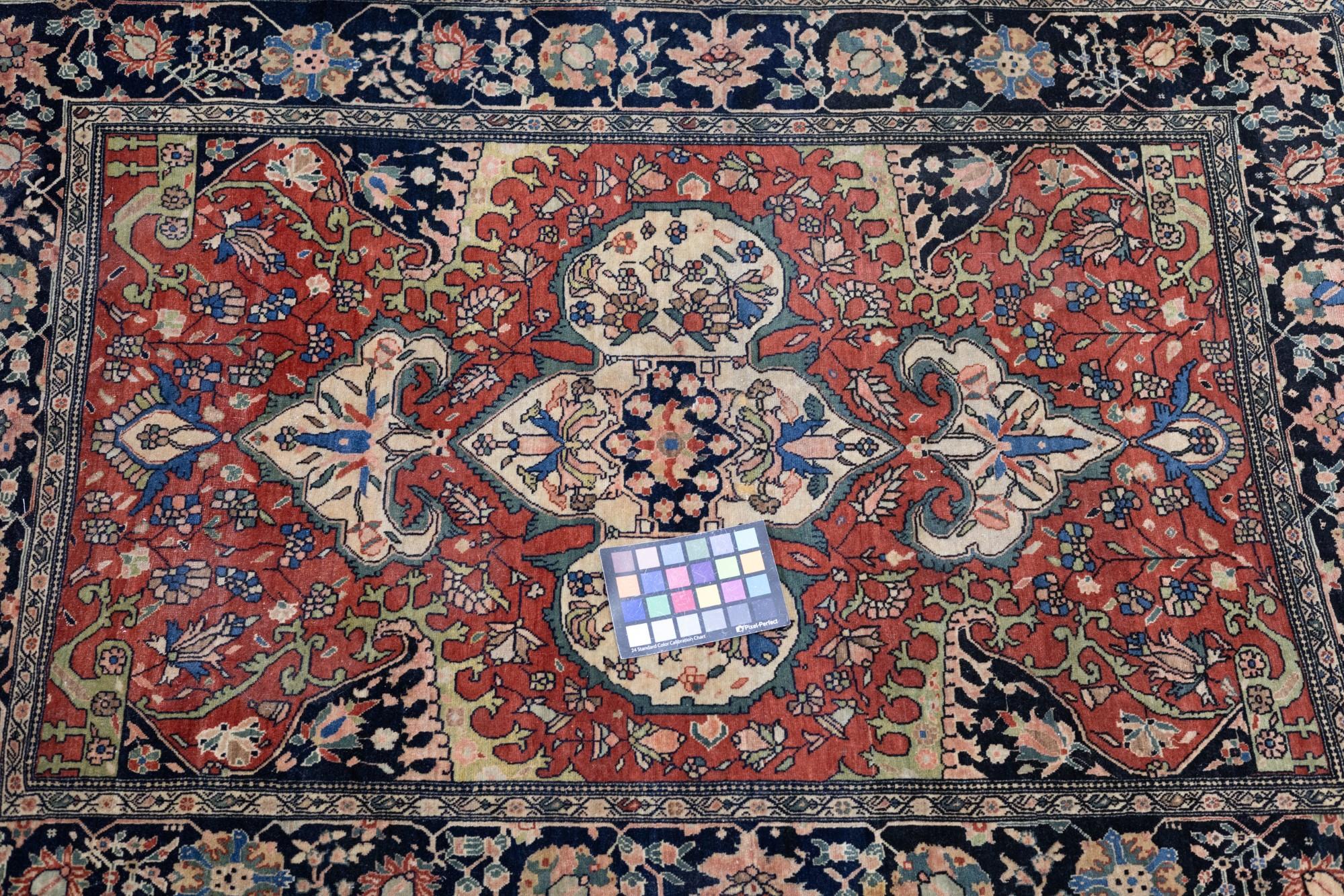 Antiker Farahan Sarouk-Teppich 3'4'' x 4'8'' im Zustand „Gut“ im Angebot in New York, NY