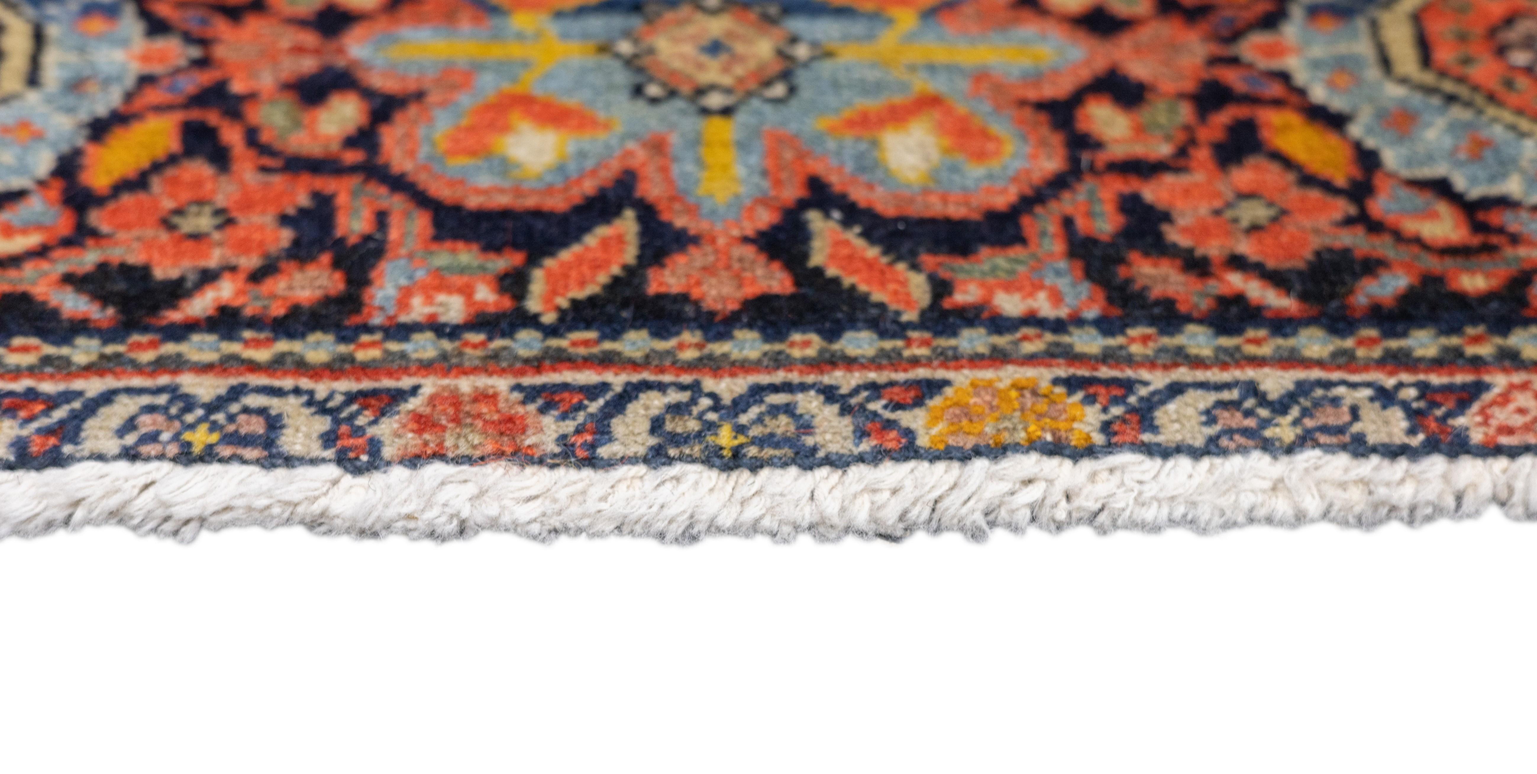 Antiker Farahan Sarouk-Teppich 3'5'' x 4'10'' im Zustand „Gut“ im Angebot in New York, NY
